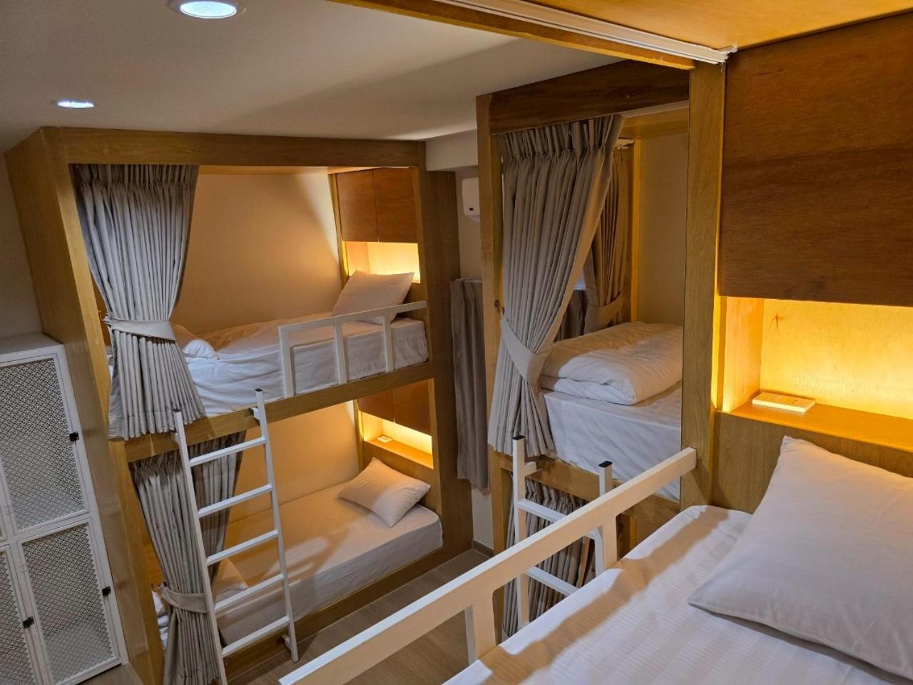 Inn De Sea - Hostel Bangkok Rambuttri Village Khaosan Area