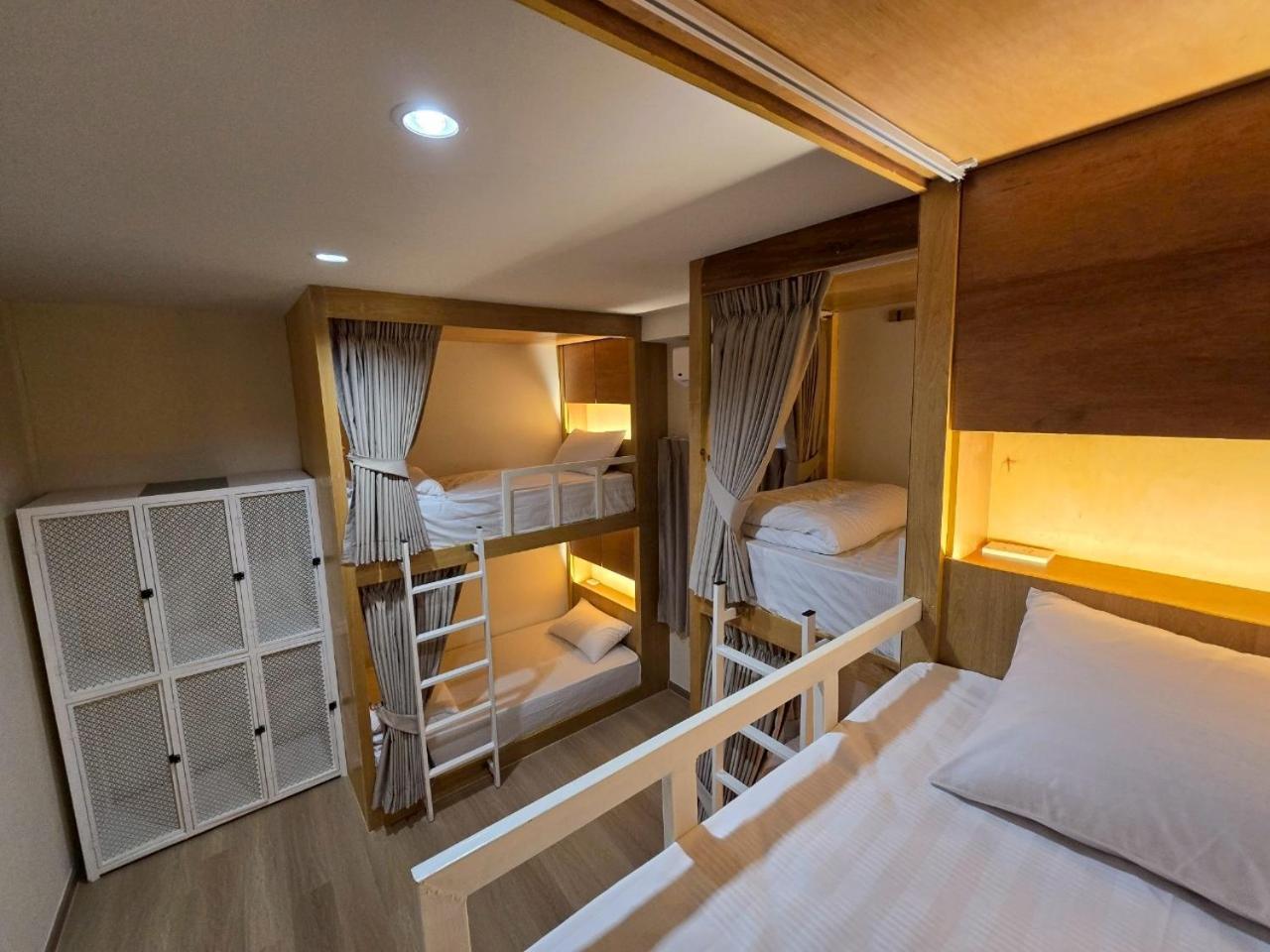 Inn De Sea - Hostel Bangkok Rambuttri Village Khaosan Area