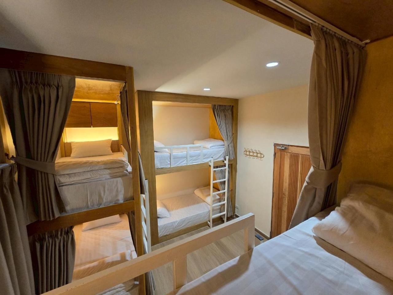 Inn De Sea - Hostel Bangkok Rambuttri Village Khaosan Area