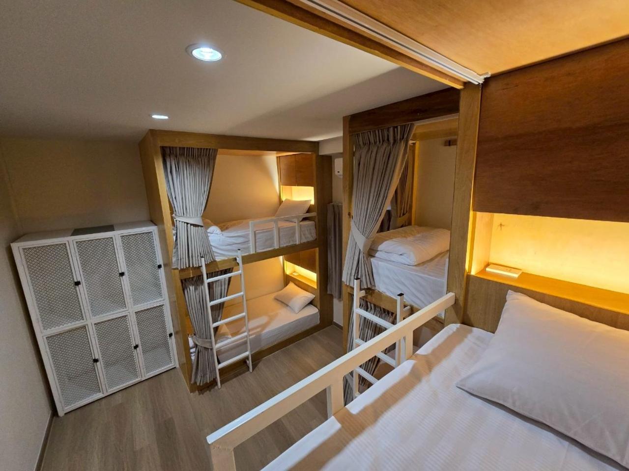 Inn De Sea - Hostel Bangkok Rambuttri Village Khaosan Area