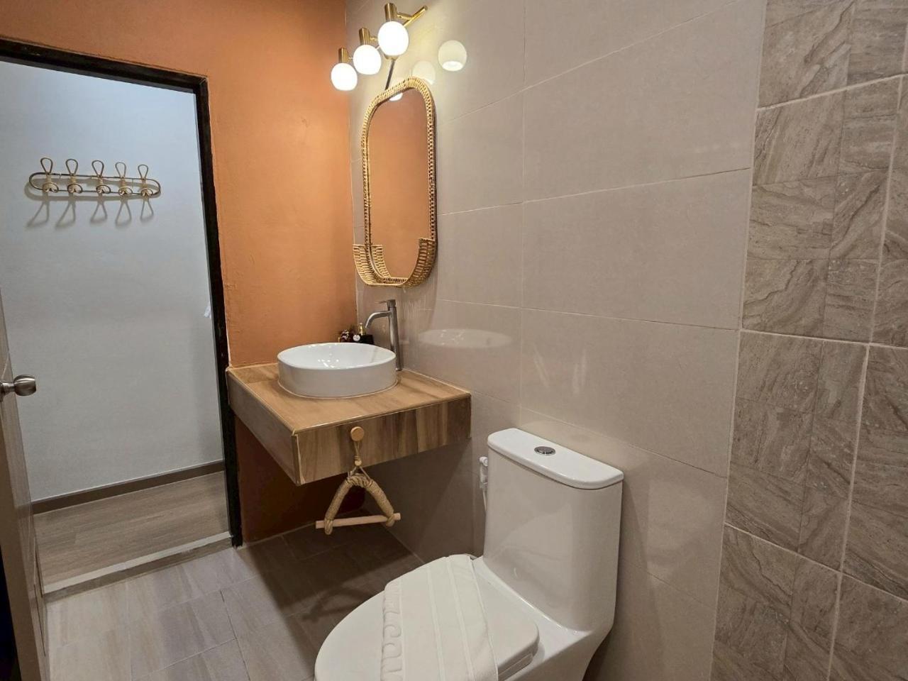 Inn De Sea - Hostel Bangkok Rambuttri Village Khaosan Area