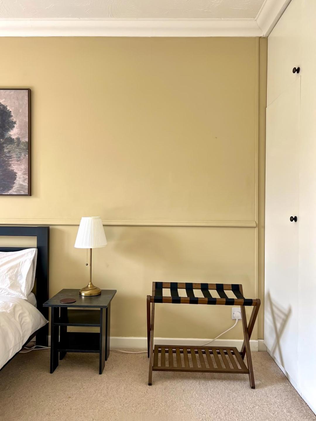 Bright Walthamstow flat w/ shared backyard