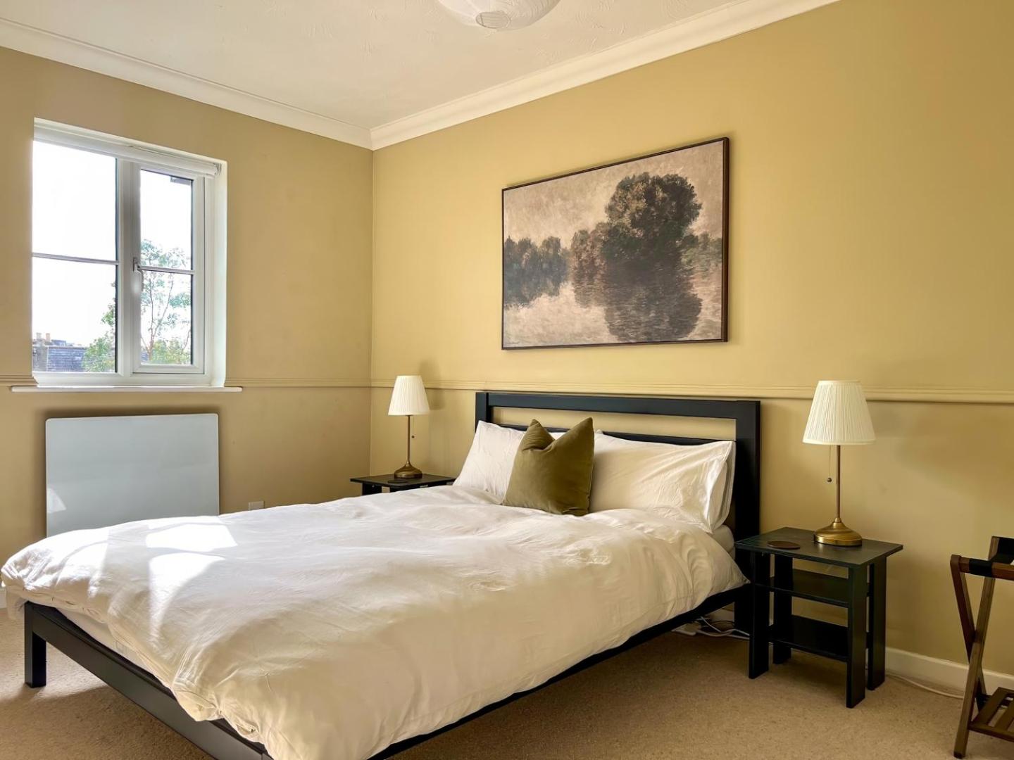 Bright Walthamstow flat w/ shared backyard