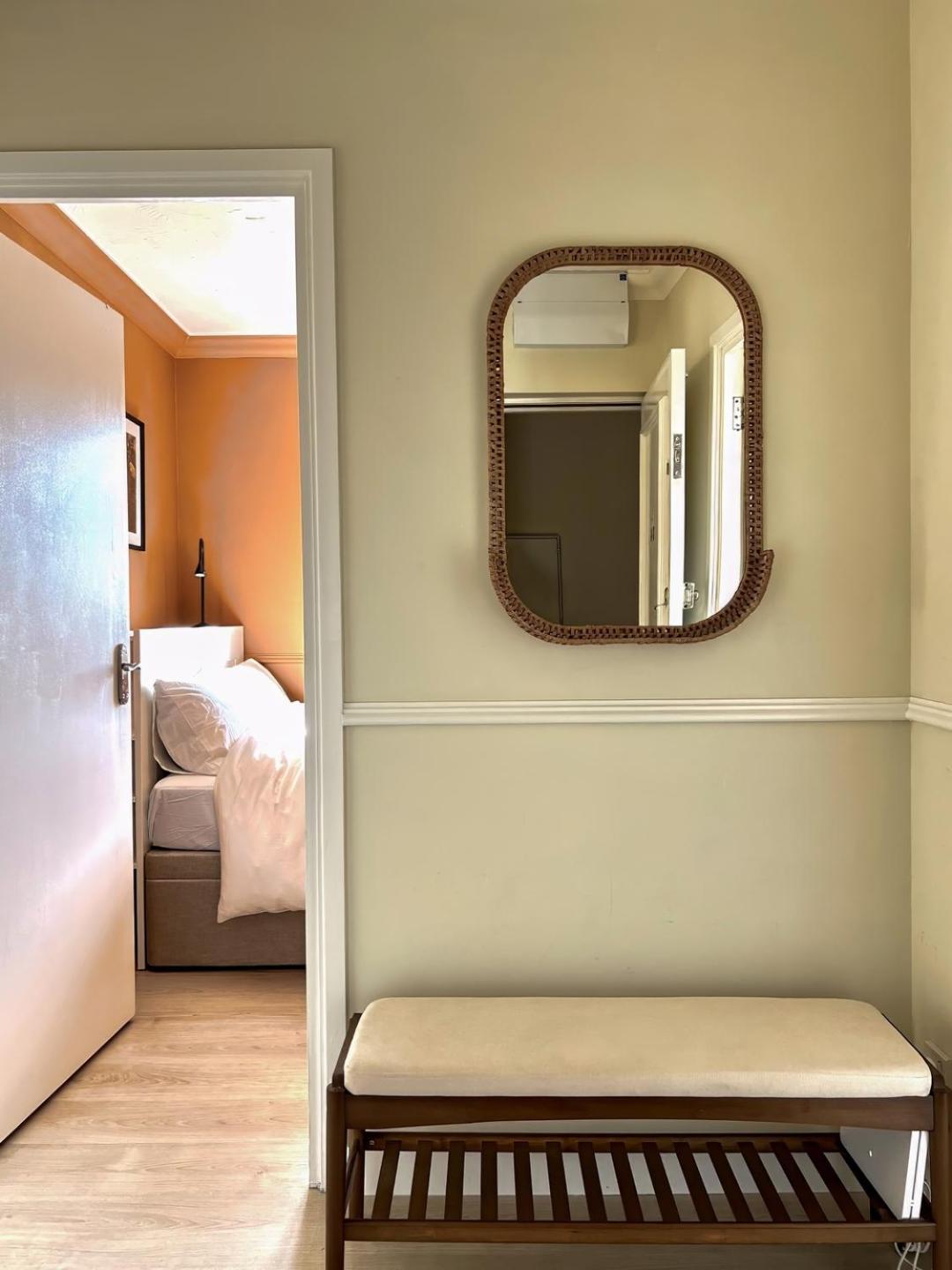 Bright Walthamstow flat w/ shared backyard