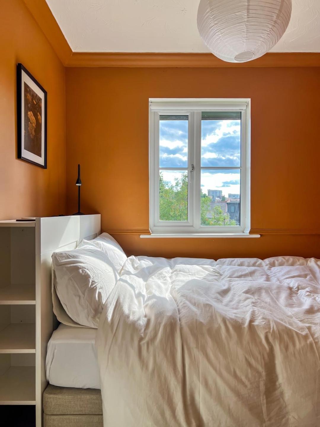 Bright Walthamstow flat w/ shared backyard