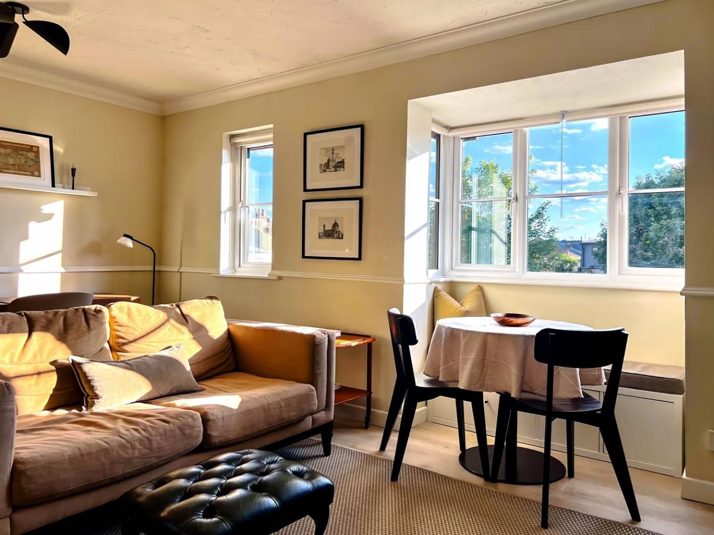 Bright Walthamstow flat w/ shared backyard