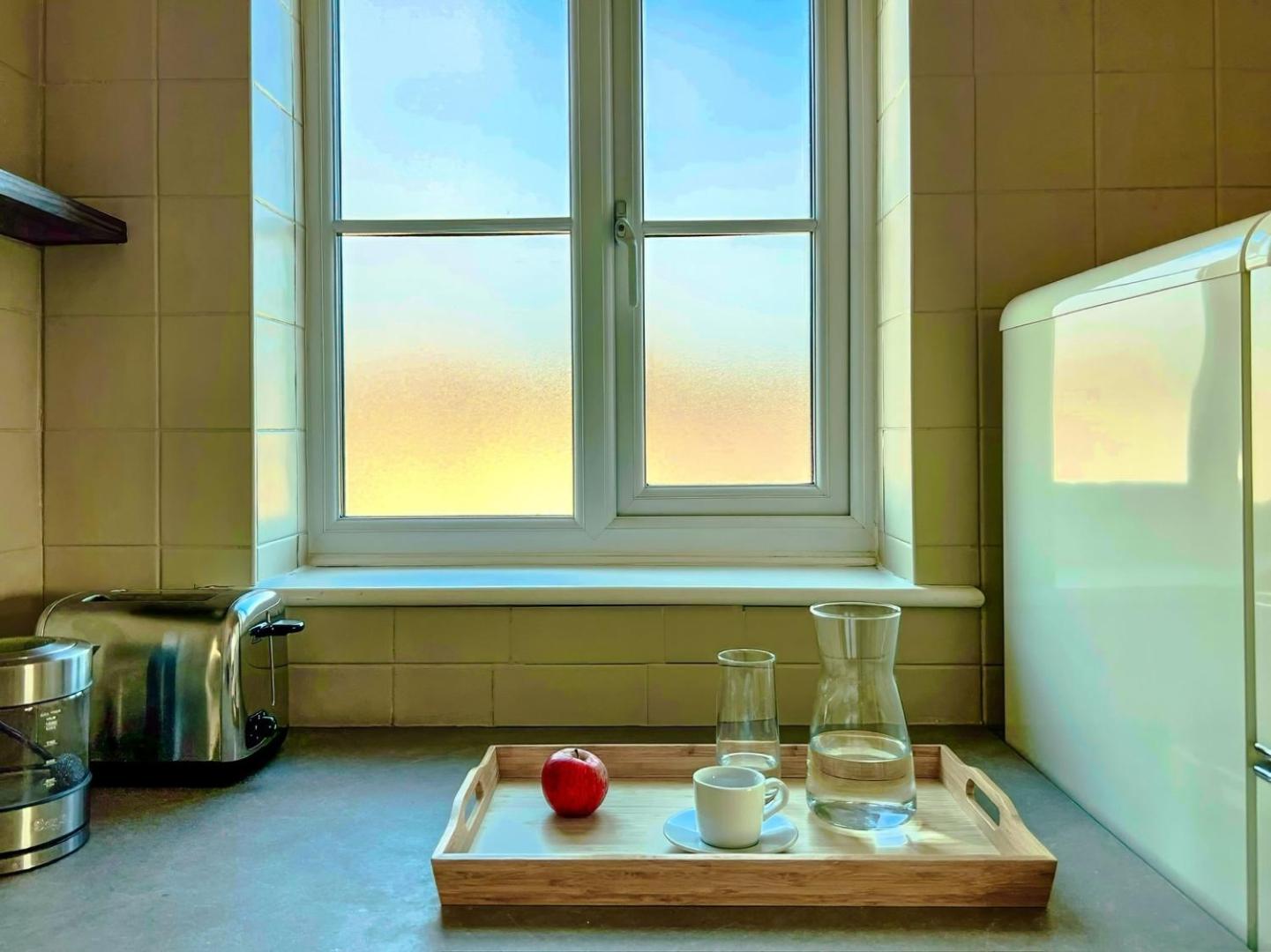 Bright Walthamstow flat w/ shared backyard