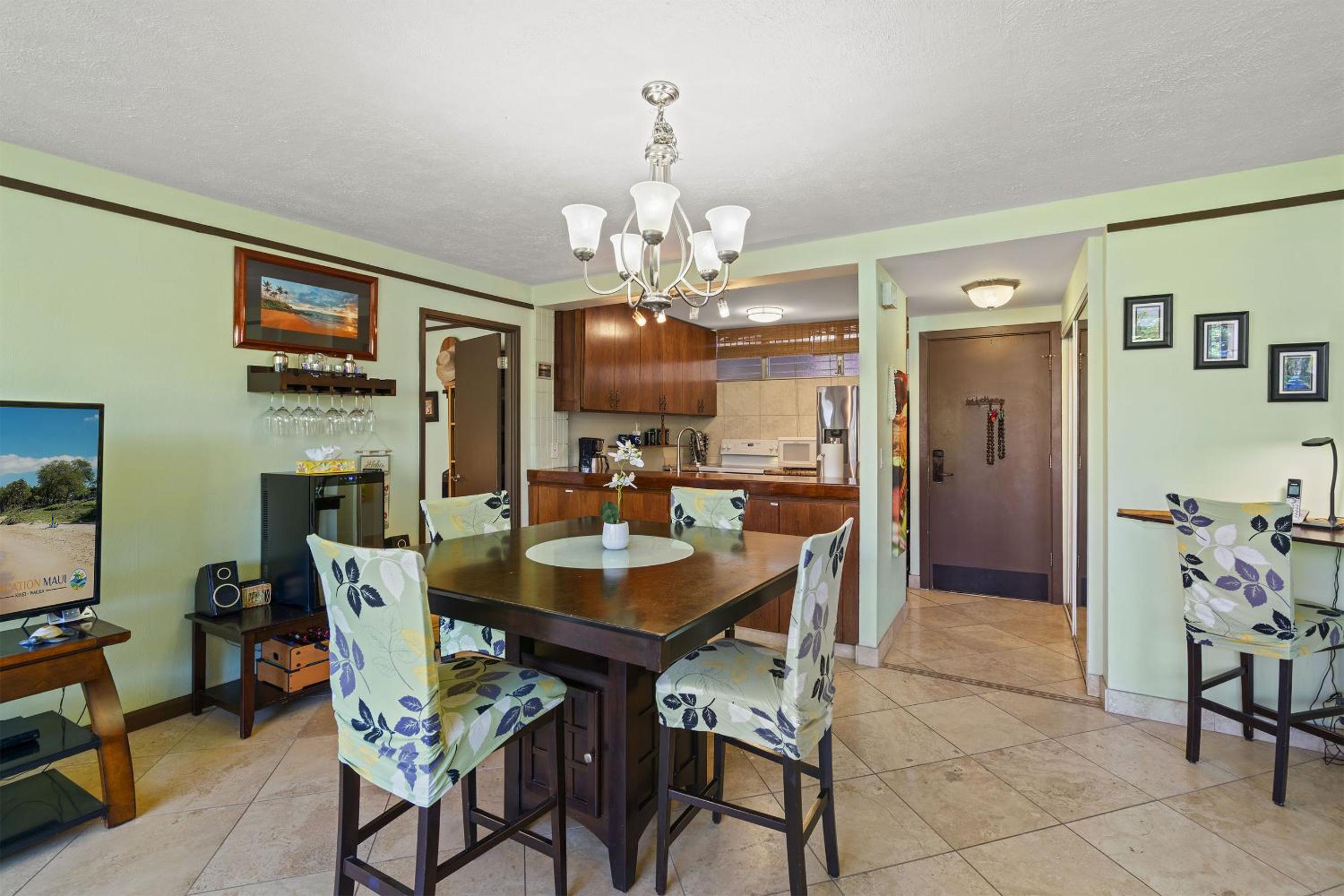 Haleakala Shores A-308 - Ocean/Mountain Views, Stylish 2br/2ba, Lanai, AC, Wi-Fi