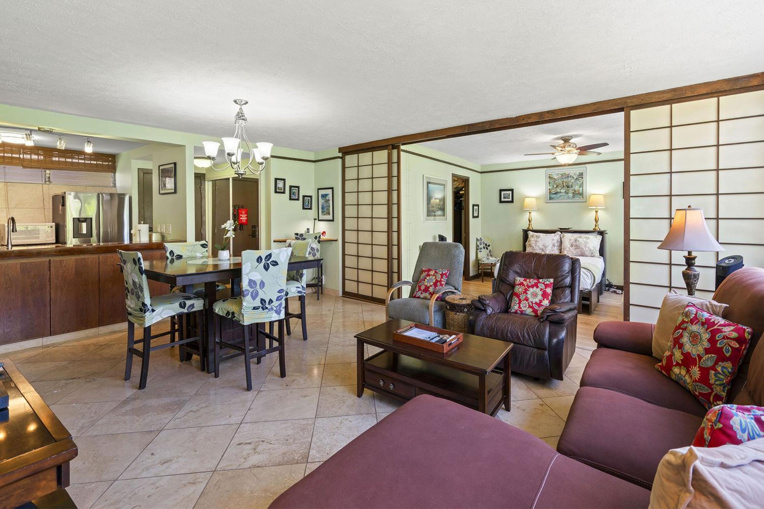 Haleakala Shores A-308 - Ocean/Mountain Views, Stylish 2br/2ba, Lanai, AC, Wi-Fi