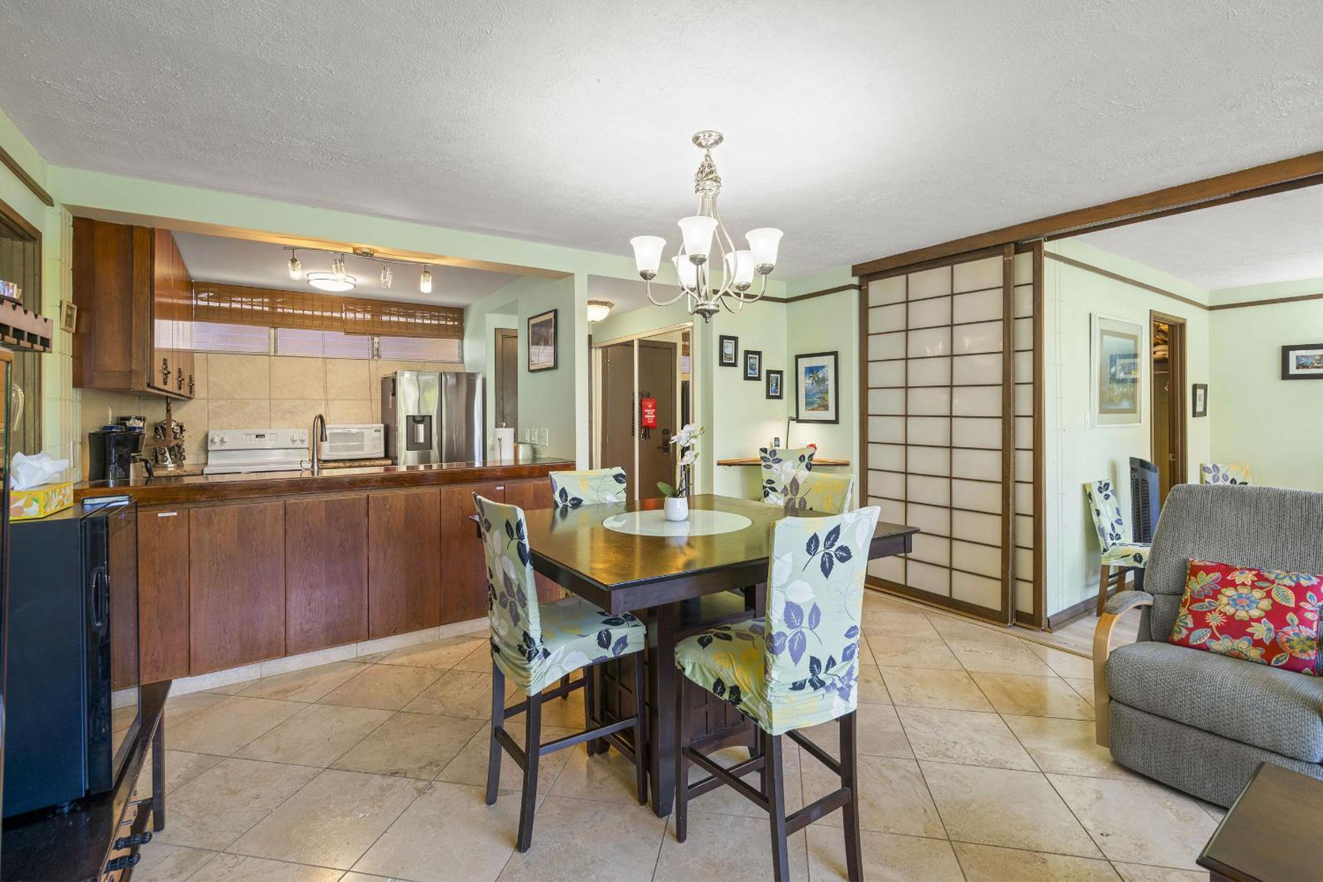 Haleakala Shores A-308 - Ocean/Mountain Views, Stylish 2br/2ba, Lanai, AC, Wi-Fi