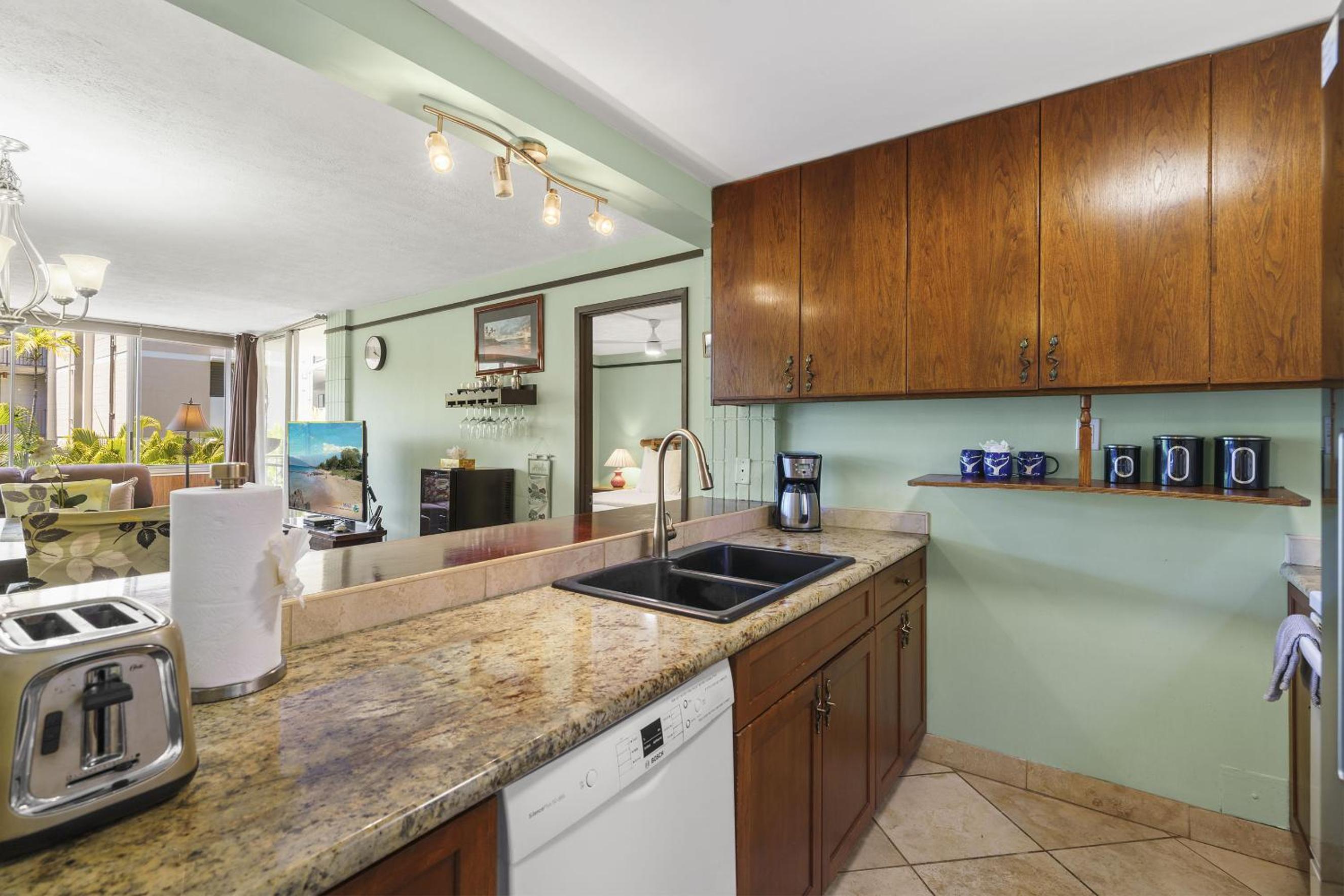 Haleakala Shores A-308 - Ocean/Mountain Views, Stylish 2br/2ba, Lanai, AC, Wi-Fi