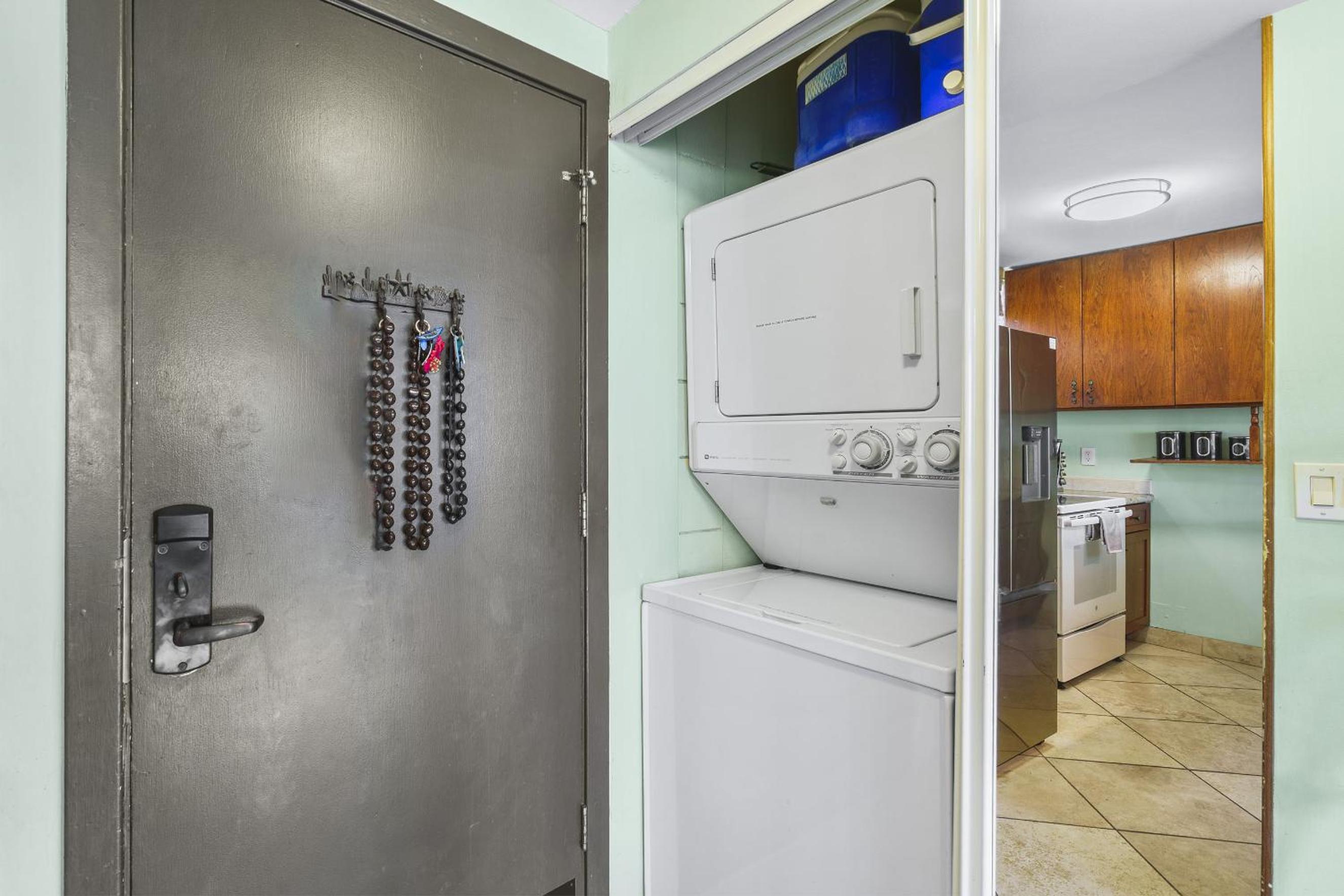 Haleakala Shores A-308 - Ocean/Mountain Views, Stylish 2br/2ba, Lanai, AC, Wi-Fi