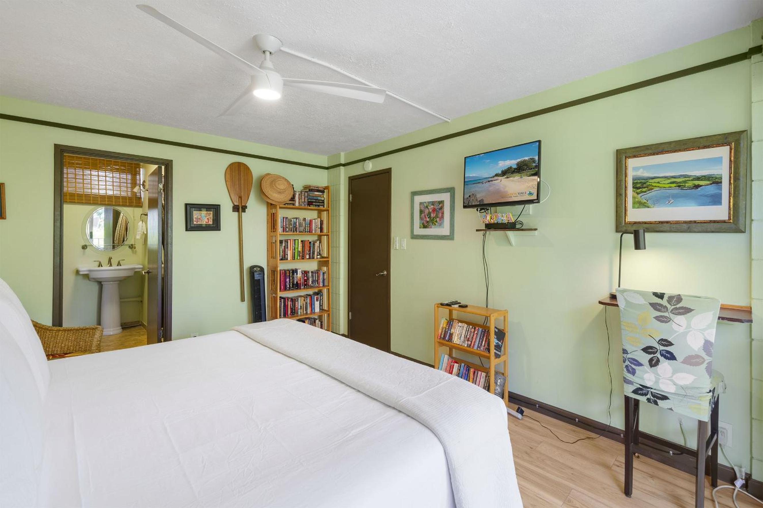 Haleakala Shores A-308 - Ocean/Mountain Views, Stylish 2br/2ba, Lanai, AC, Wi-Fi