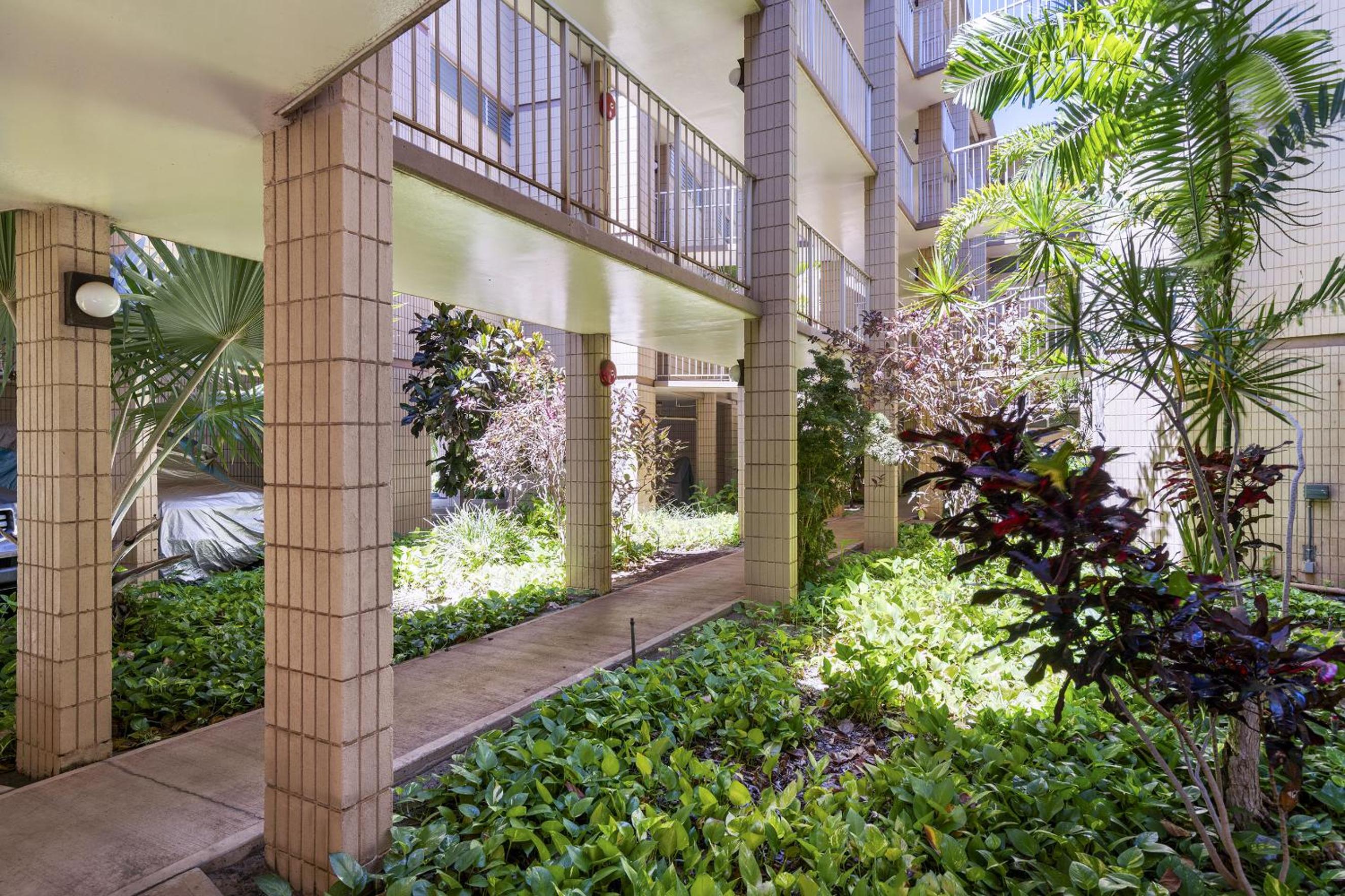 Haleakala Shores A-308 - Ocean/Mountain Views, Stylish 2br/2ba, Lanai, AC, Wi-Fi