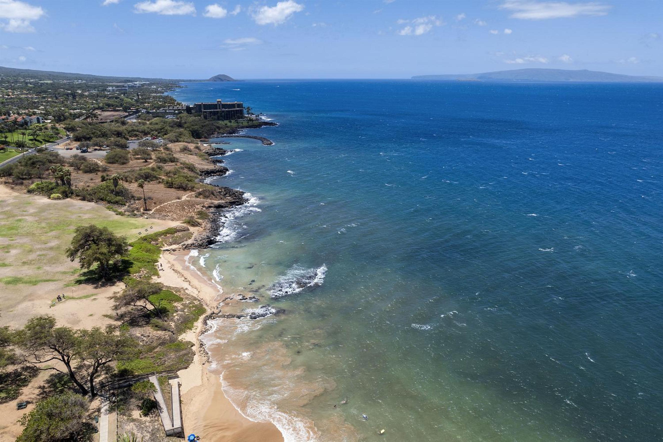 Haleakala Shores A-308 - Ocean/Mountain Views, Stylish 2br/2ba, Lanai, AC, Wi-Fi