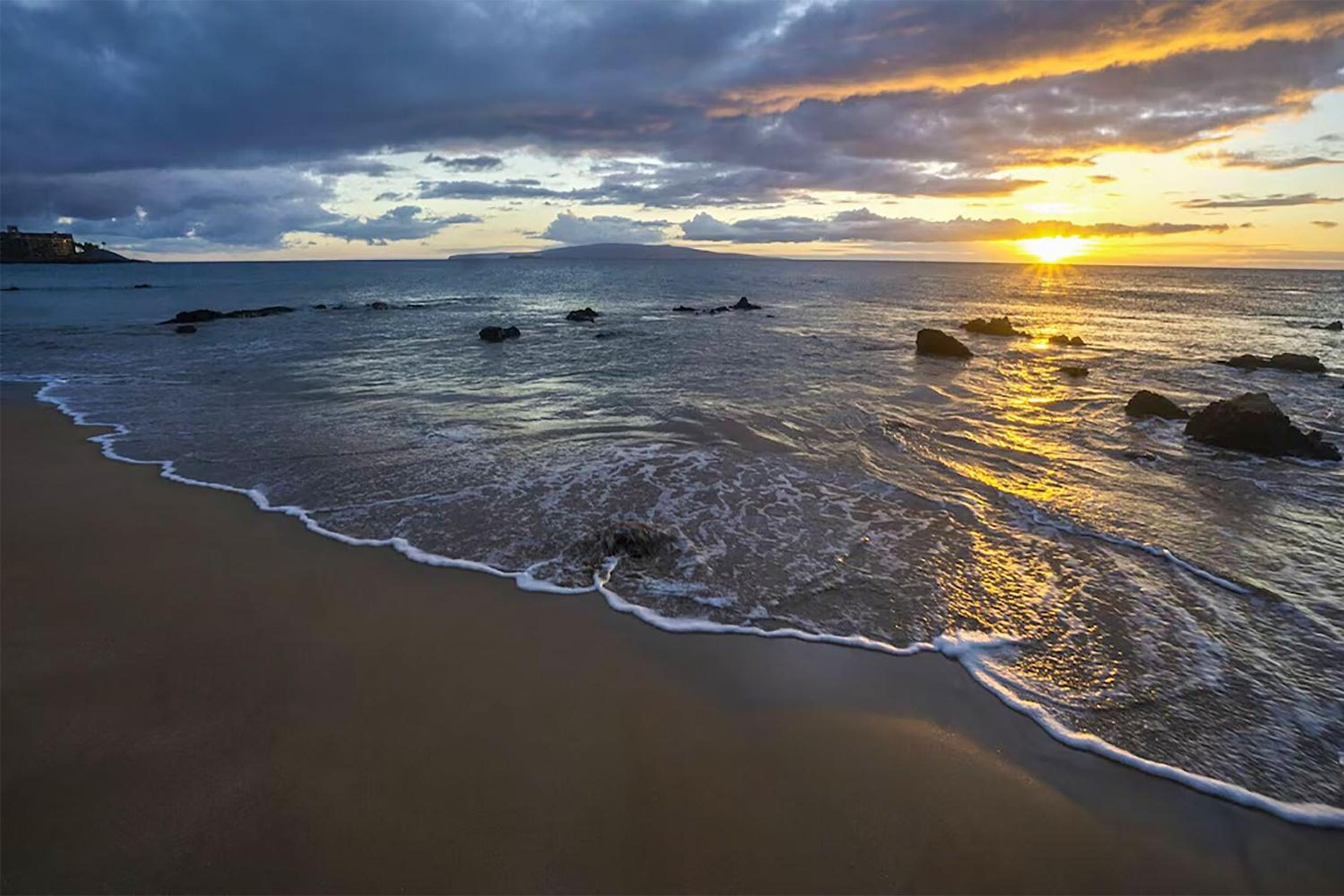 Haleakala Shores A-308 - Ocean/Mountain Views, Stylish 2br/2ba, Lanai, AC, Wi-Fi
