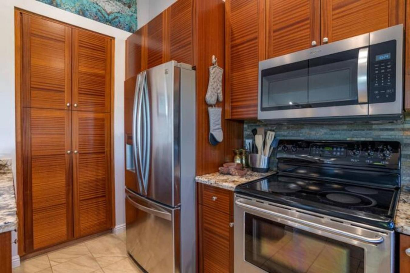 Endless Ocean Views 1bd and 2 bath