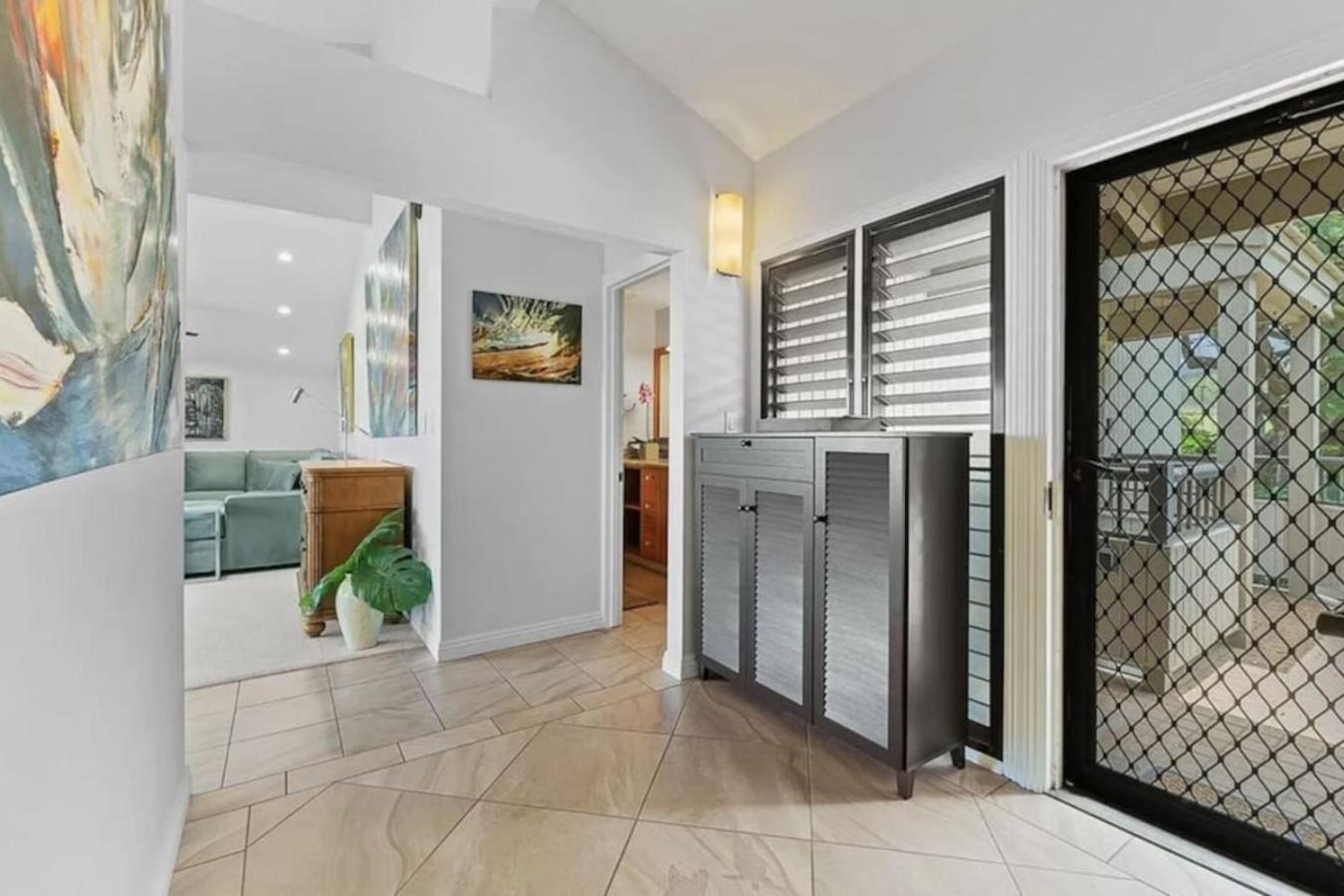 Endless Ocean Views 1bd and 2 bath