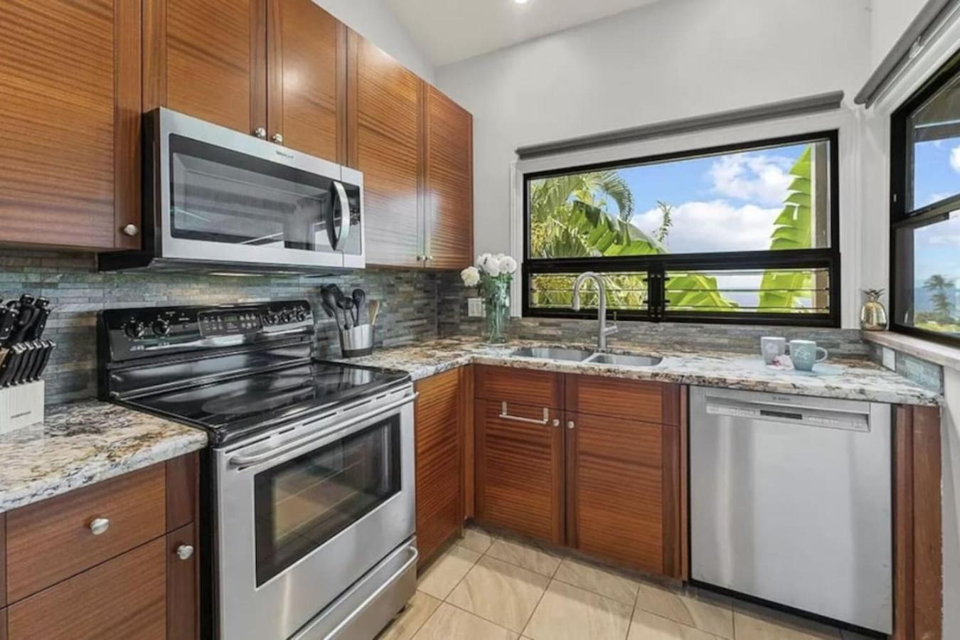 Endless Ocean Views 1bd and 2 bath