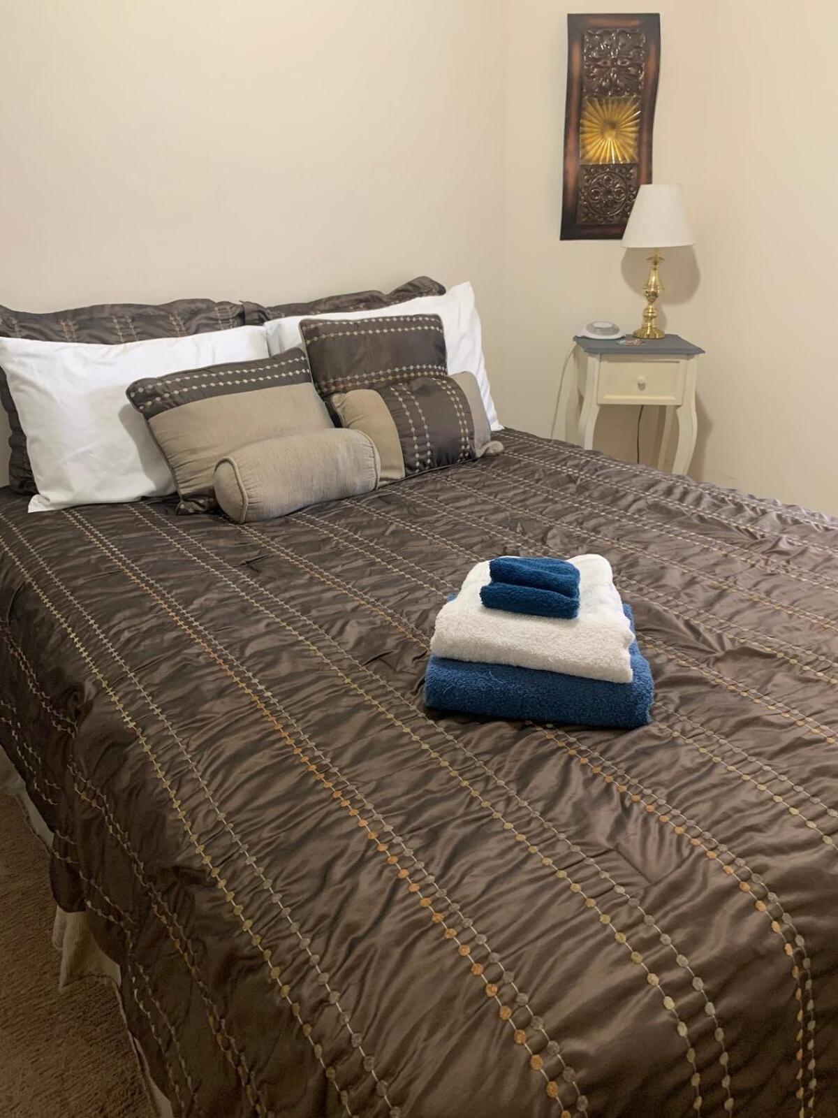 Sandfly Charm sleeps 8
