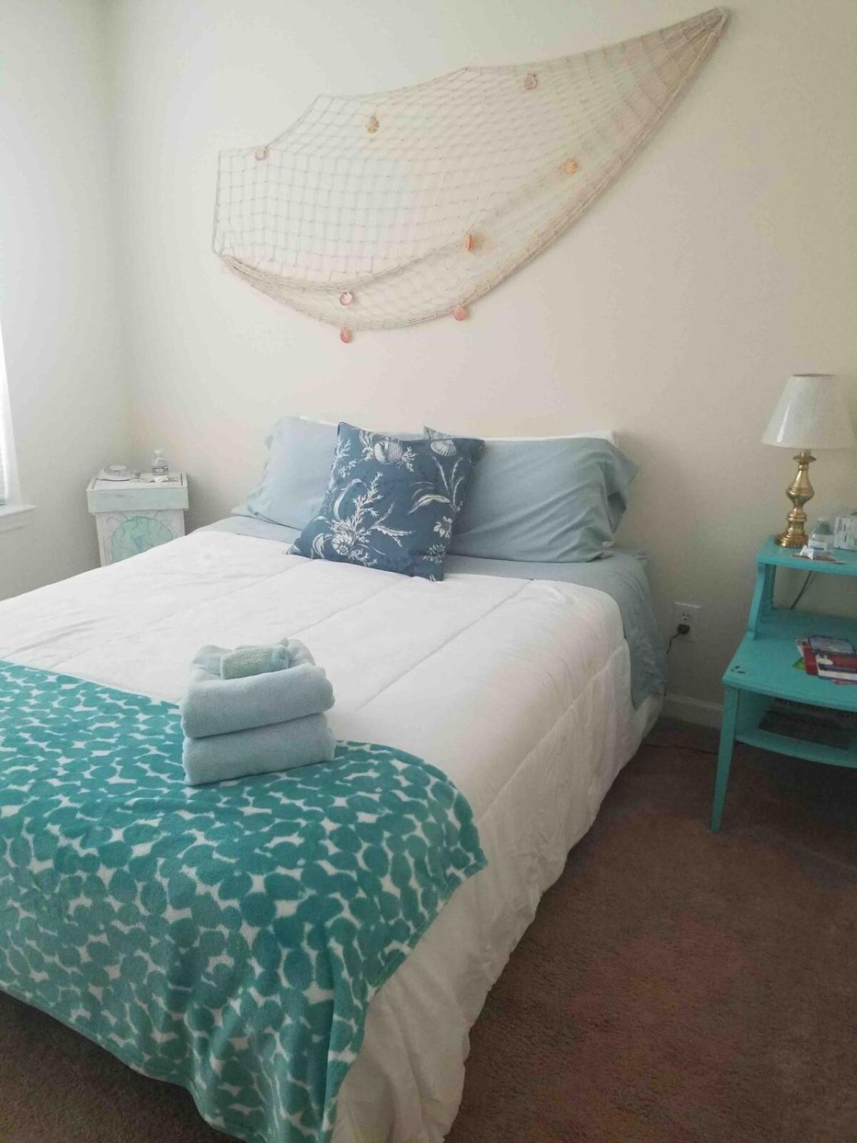 Sandfly Charm sleeps 8