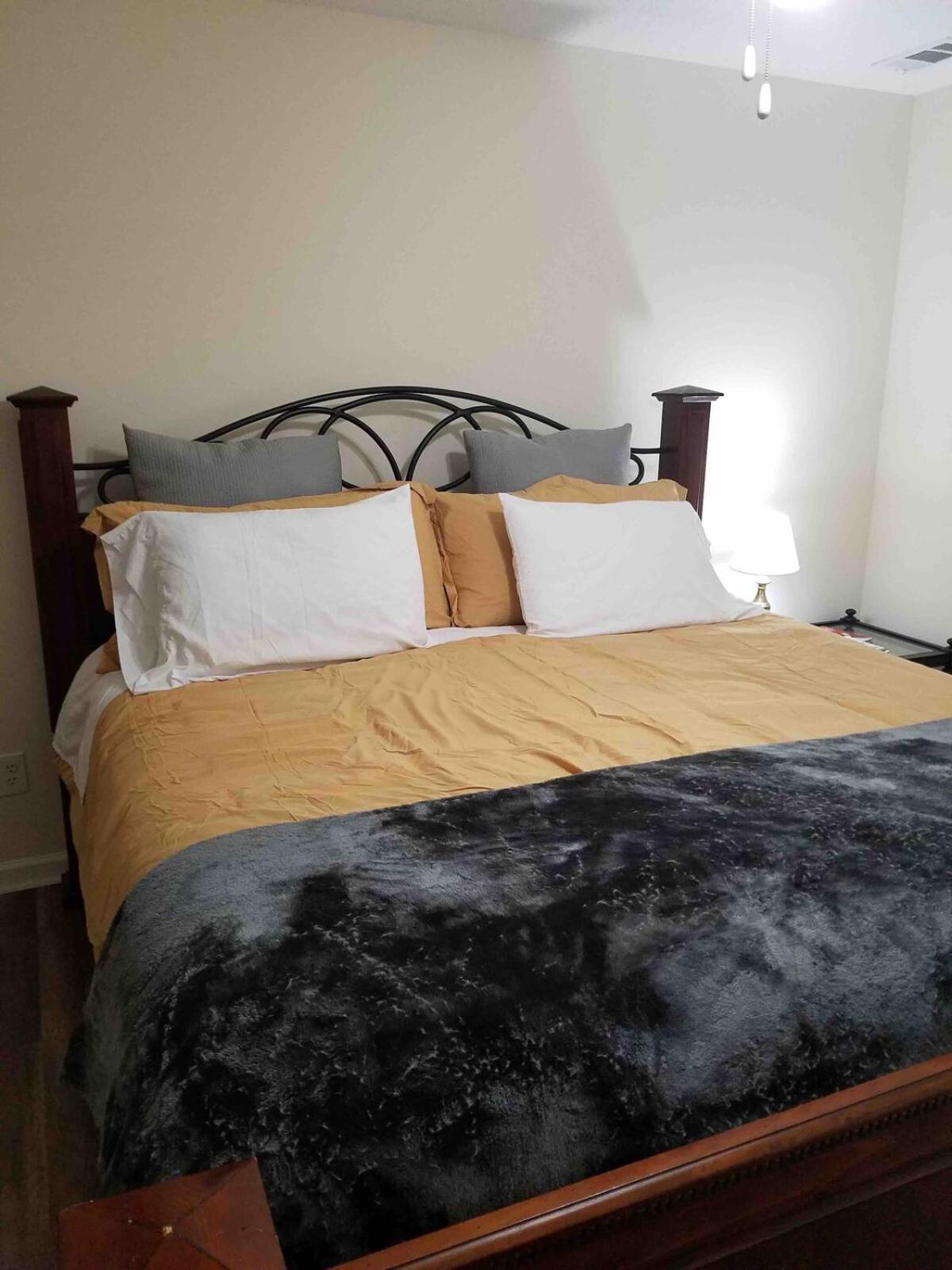 Sandfly Charm sleeps 8