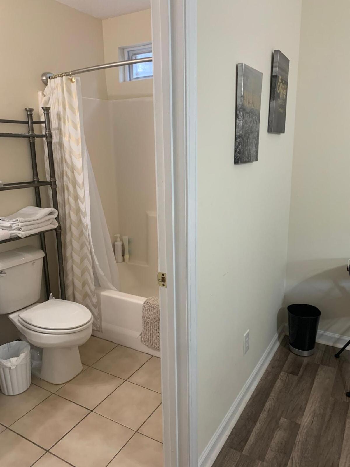 Sandfly Charm sleeps 8