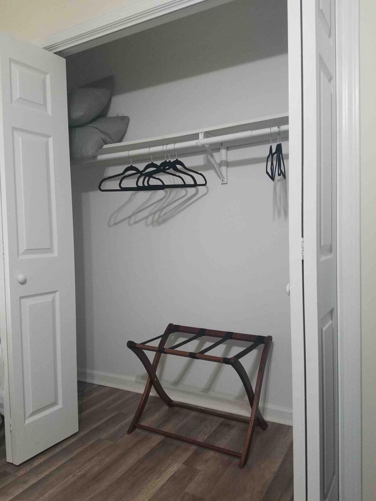 Sandfly Charm sleeps 8