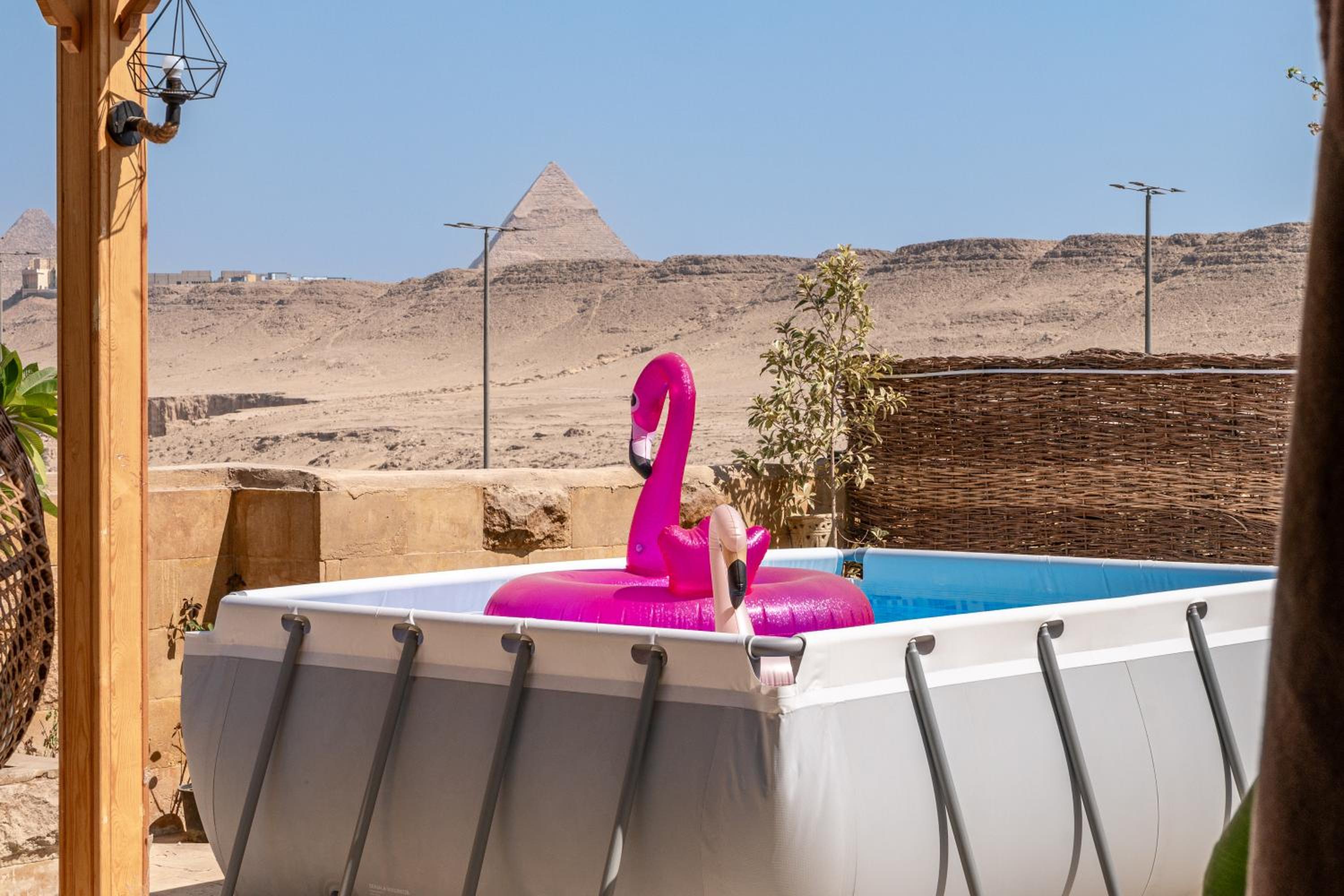 Pyramidia Serene with Rooftop, Pool & pyramids view