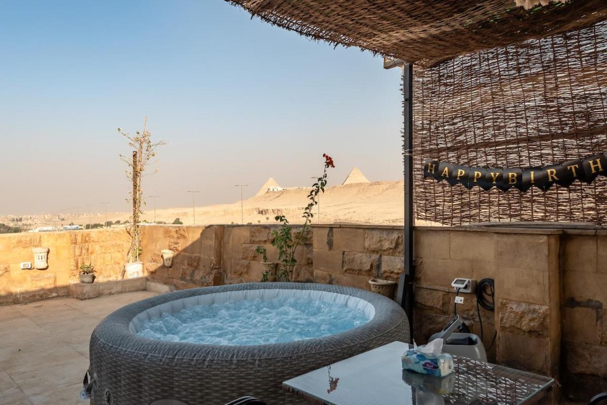 Pyramidia Serene with Rooftop, Pool & pyramids view