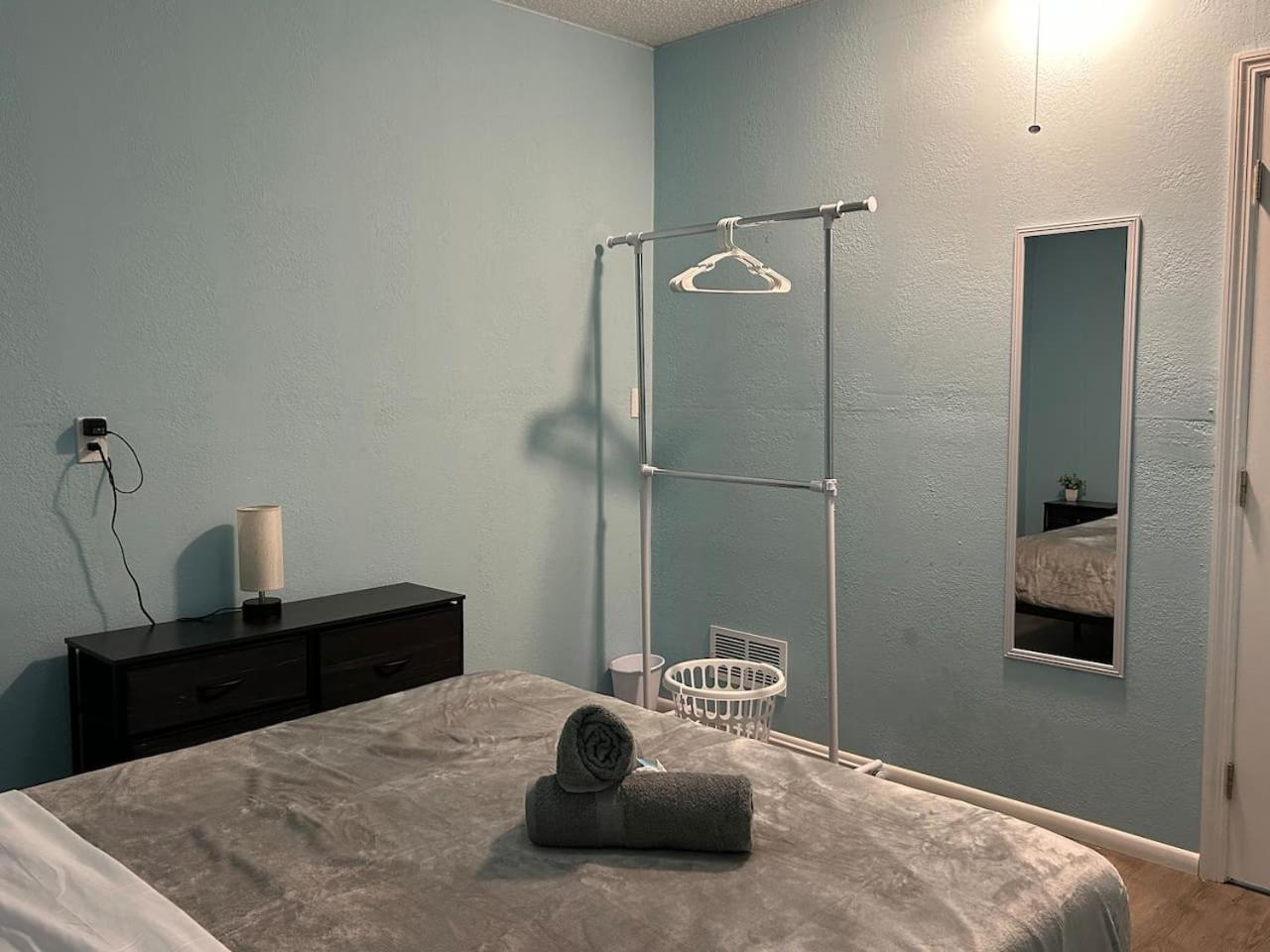Bright Private Room Ideal for Long or Short Stay Rm1 Shared home