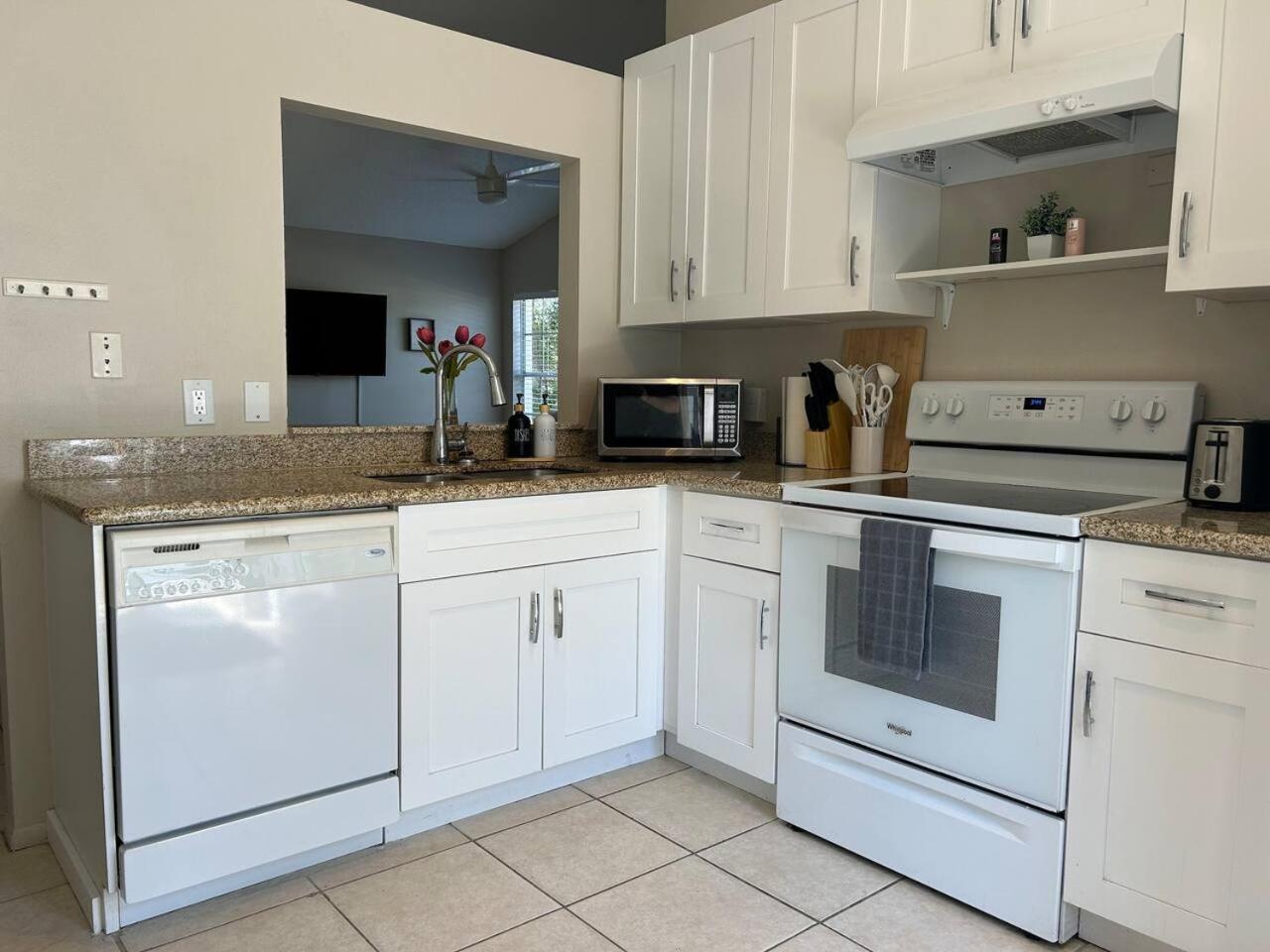 Quiet Cozy Private Room Perfect for Work or Vacation RM2 shared home