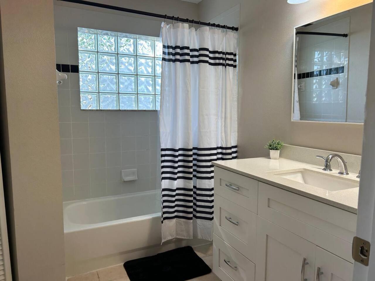 Quiet Cozy Private Room Perfect for Work or Vacation RM2 shared home