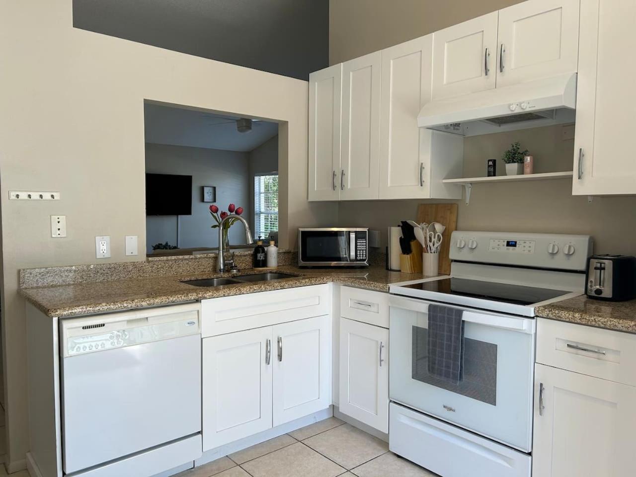 Relaxing Getaway in Sarasota Great Location Whole House