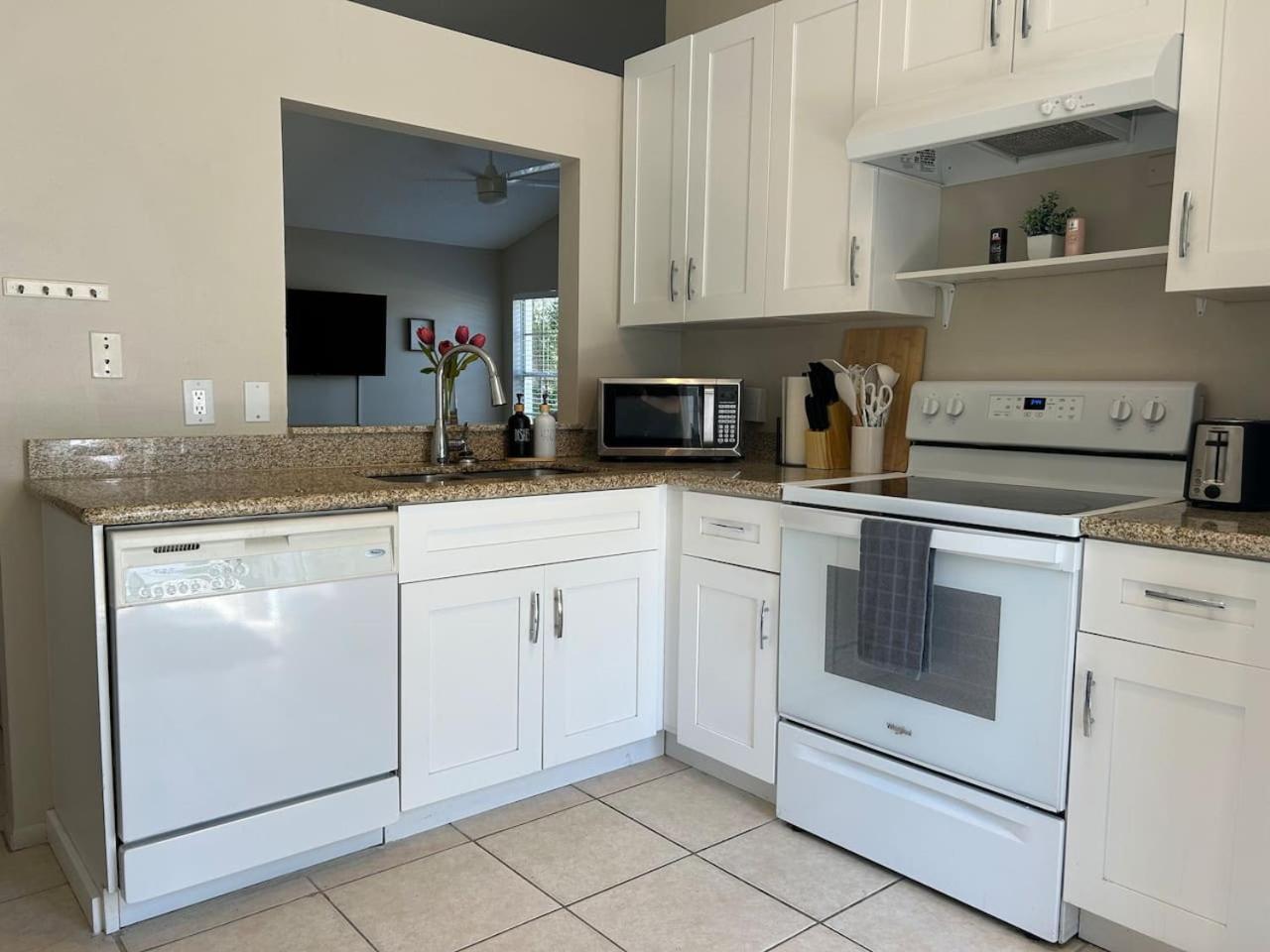 Private Stay Near Ed Smith Stadium-Great Location Rm4 Shared home
