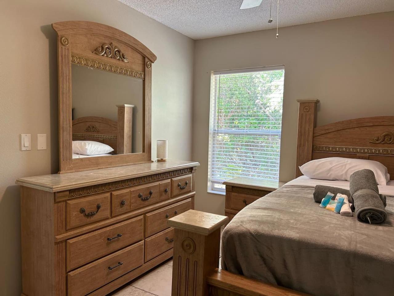Private Stay Near Ed Smith Stadium-Great Location Rm4 Shared home