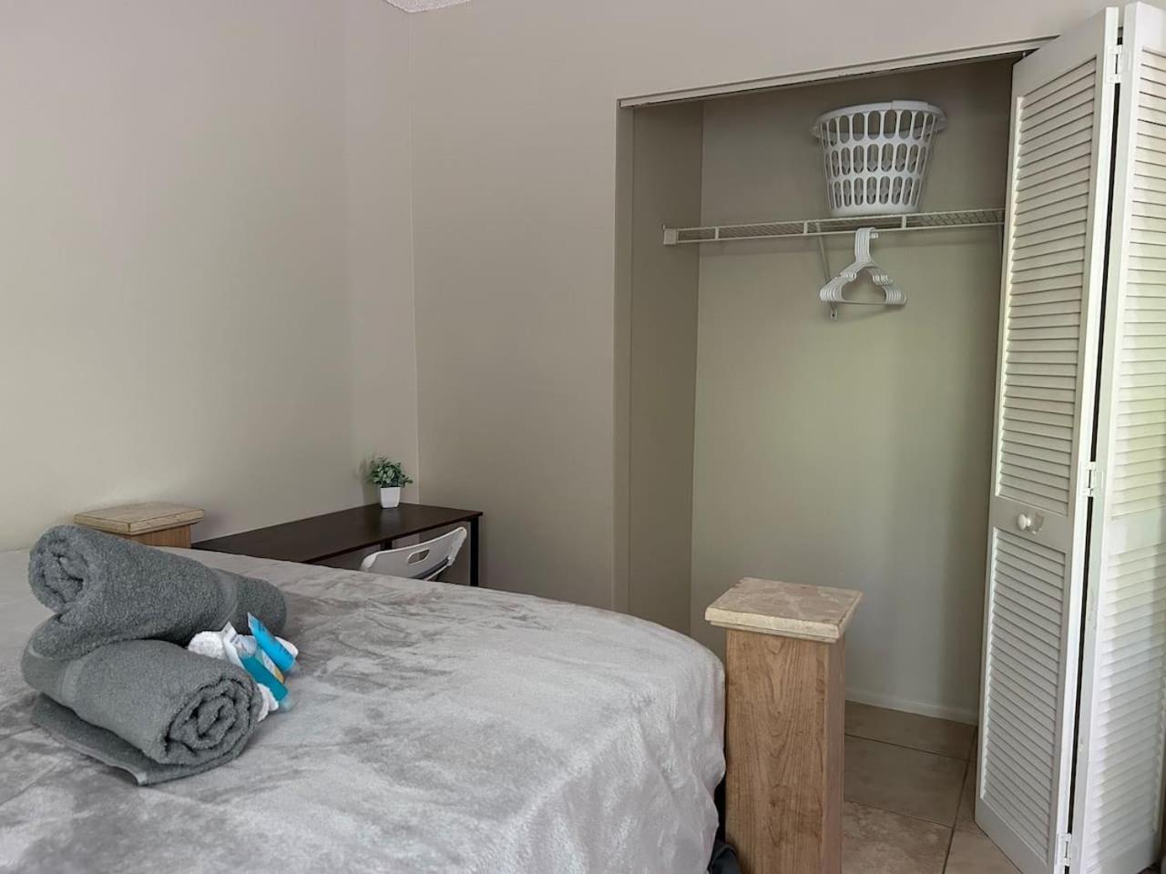 Private Stay Near Ed Smith Stadium-Great Location Rm4 Shared home