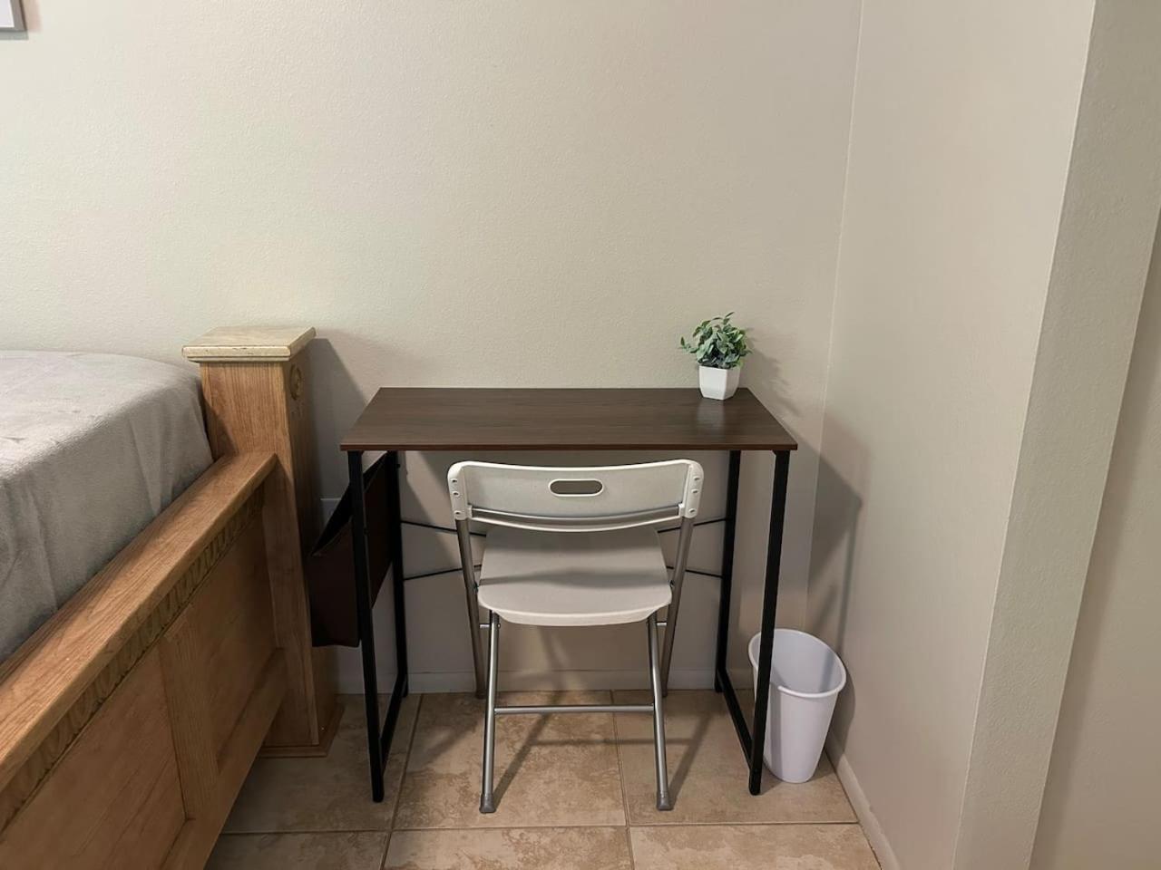 Private Stay Near Ed Smith Stadium-Great Location Rm4 Shared home