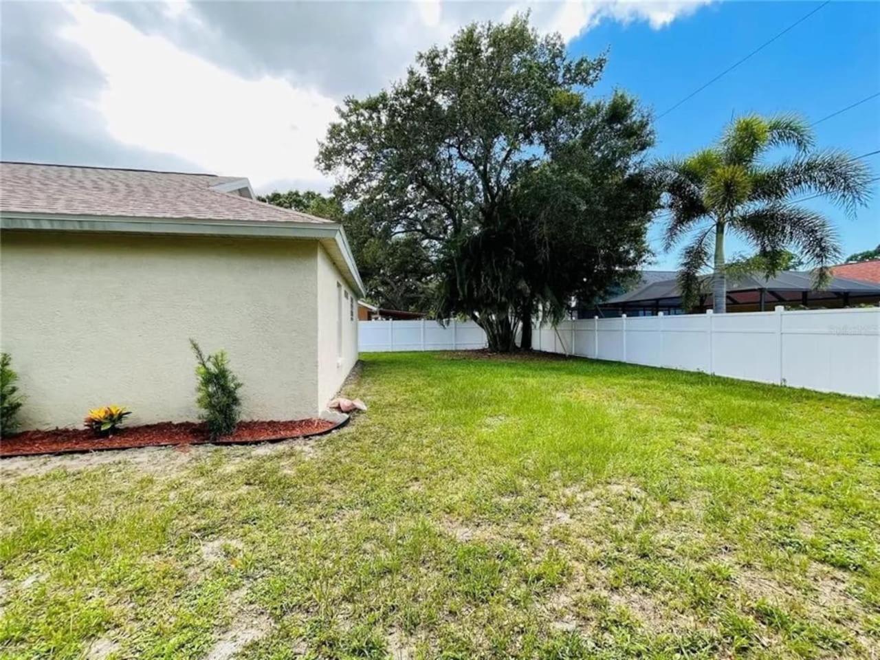 Private Stay Near Ed Smith Stadium-Great Location Rm4 Shared home