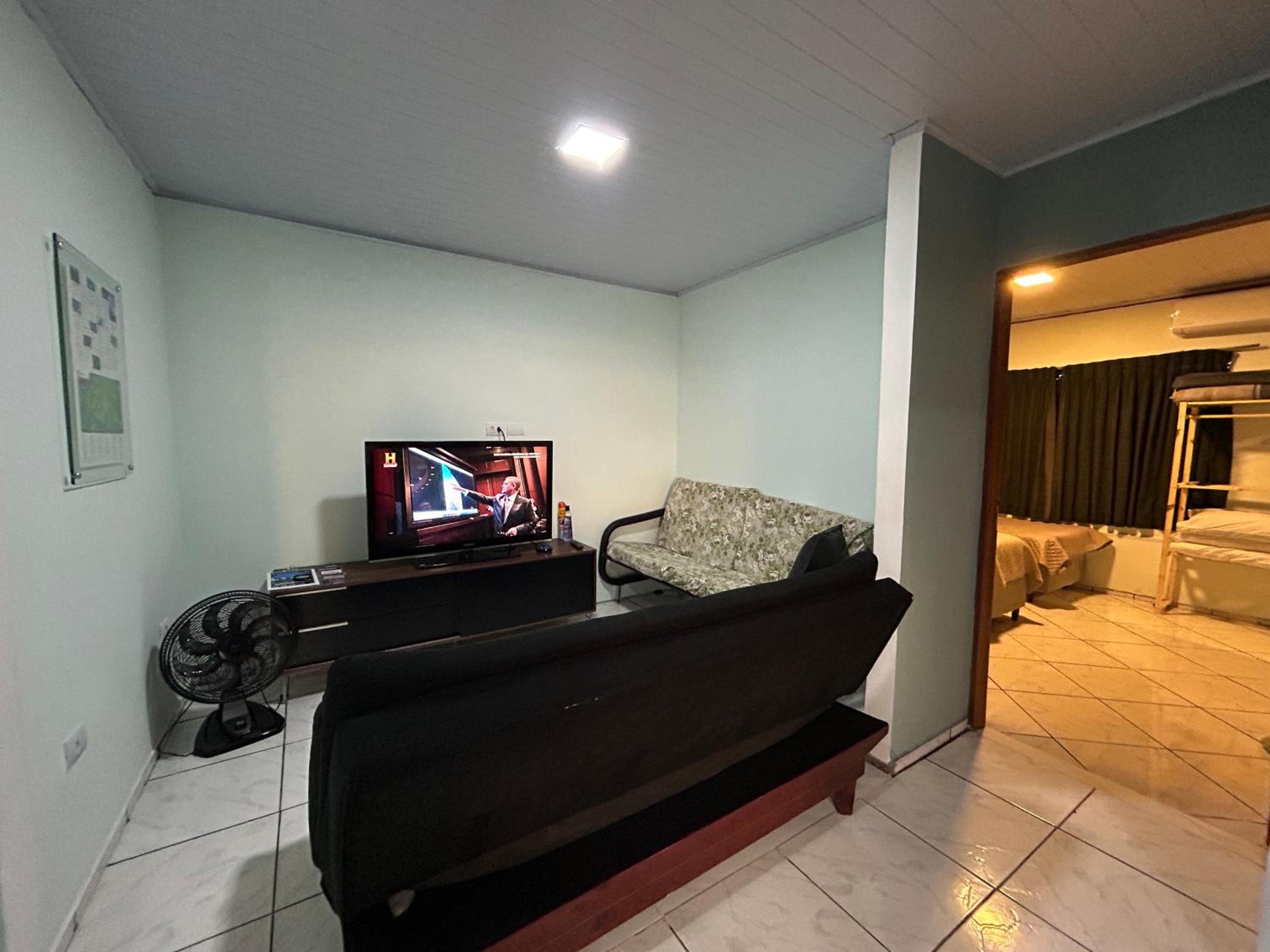 Apartamento na Av das Cataratas de 02 quartos