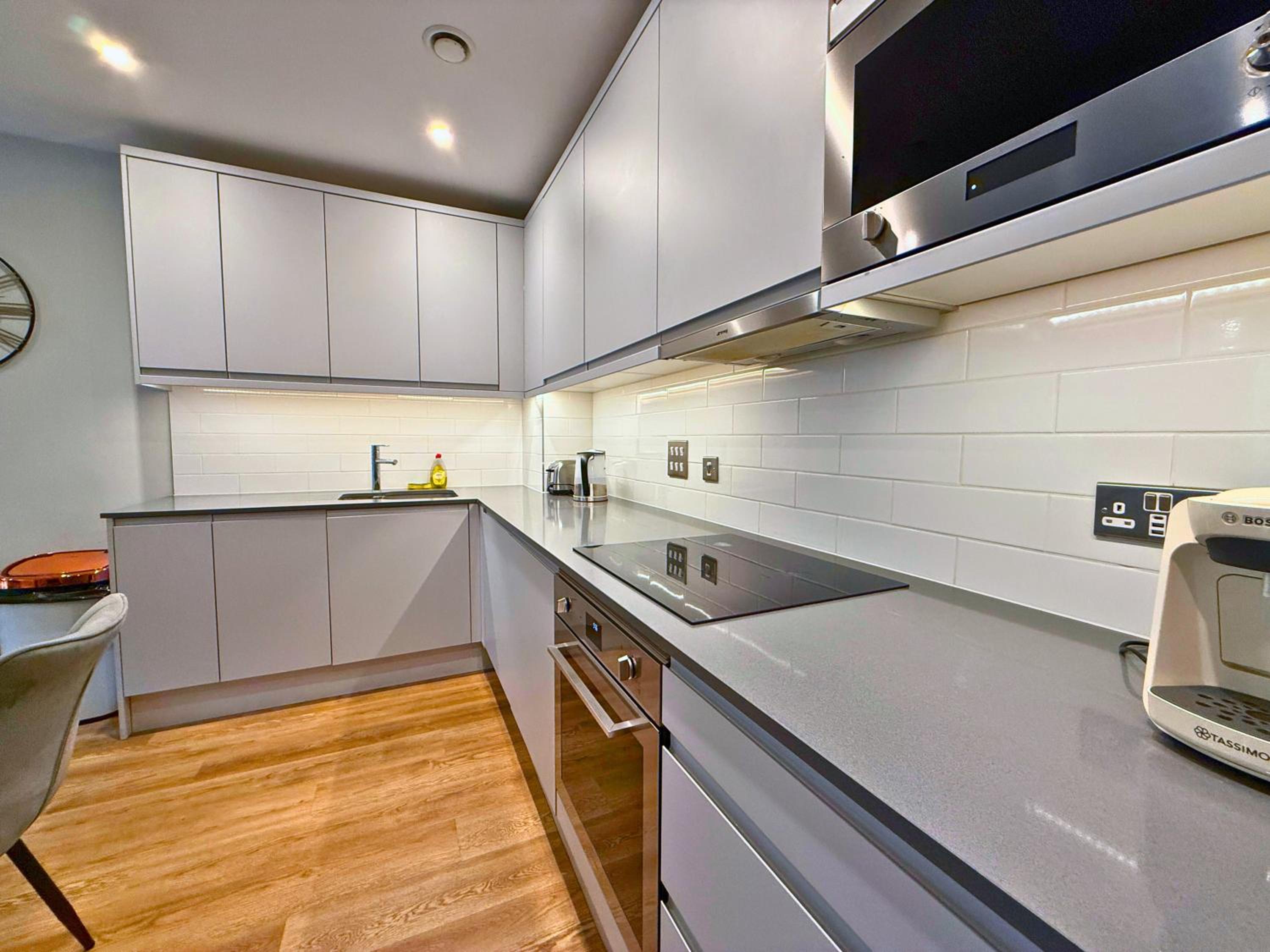1600ft 2Bed 3Bath near Battersea Power Station, Private Gated & AC, 1000MB Fast Internet speed