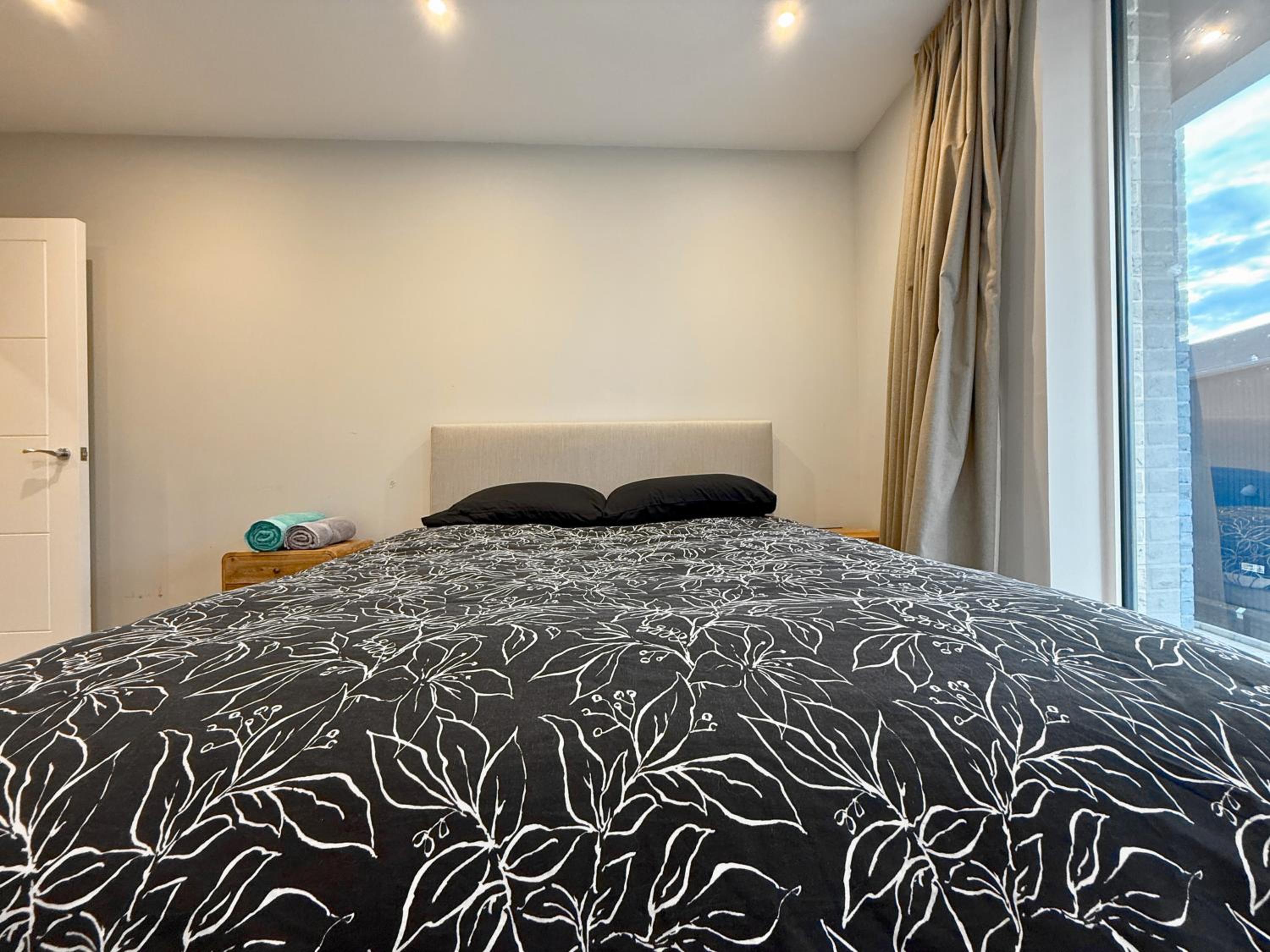 1600ft 2Bed 3Bath near Battersea Power Station, Private Gated & AC, 1000MB Fast Internet speed