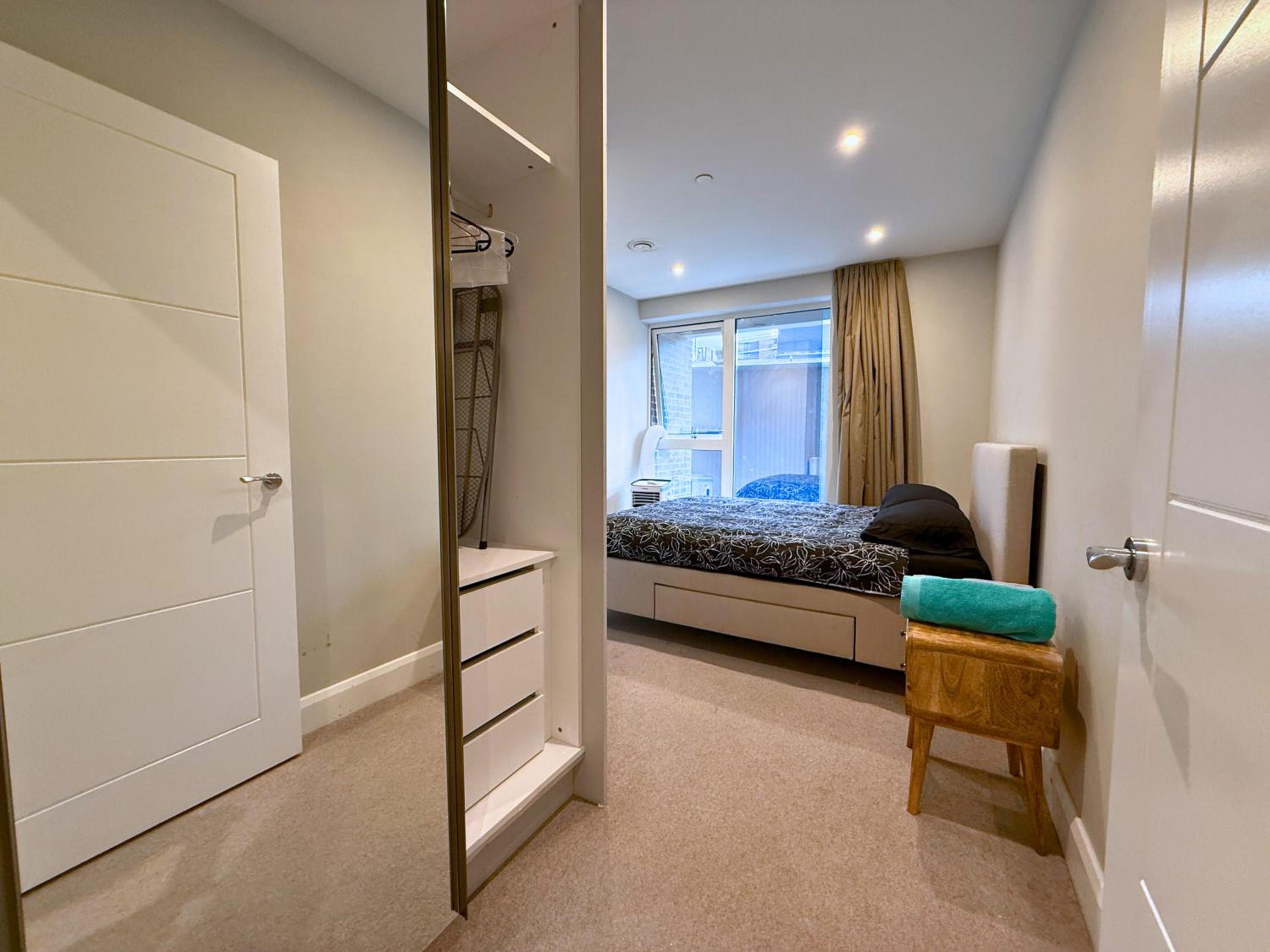 1600ft 2Bed 3Bath near Battersea Power Station, Private Gated & AC, 1000MB Fast Internet speed