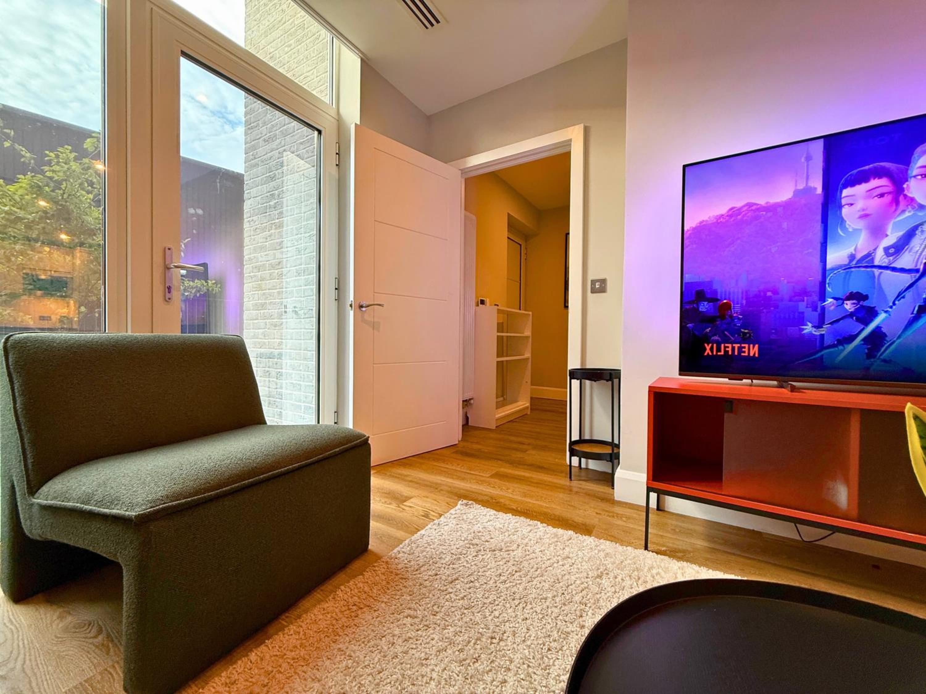 1600ft 2Bed 3Bath near Battersea Power Station, Private Gated & AC, 1000MB Fast Internet speed