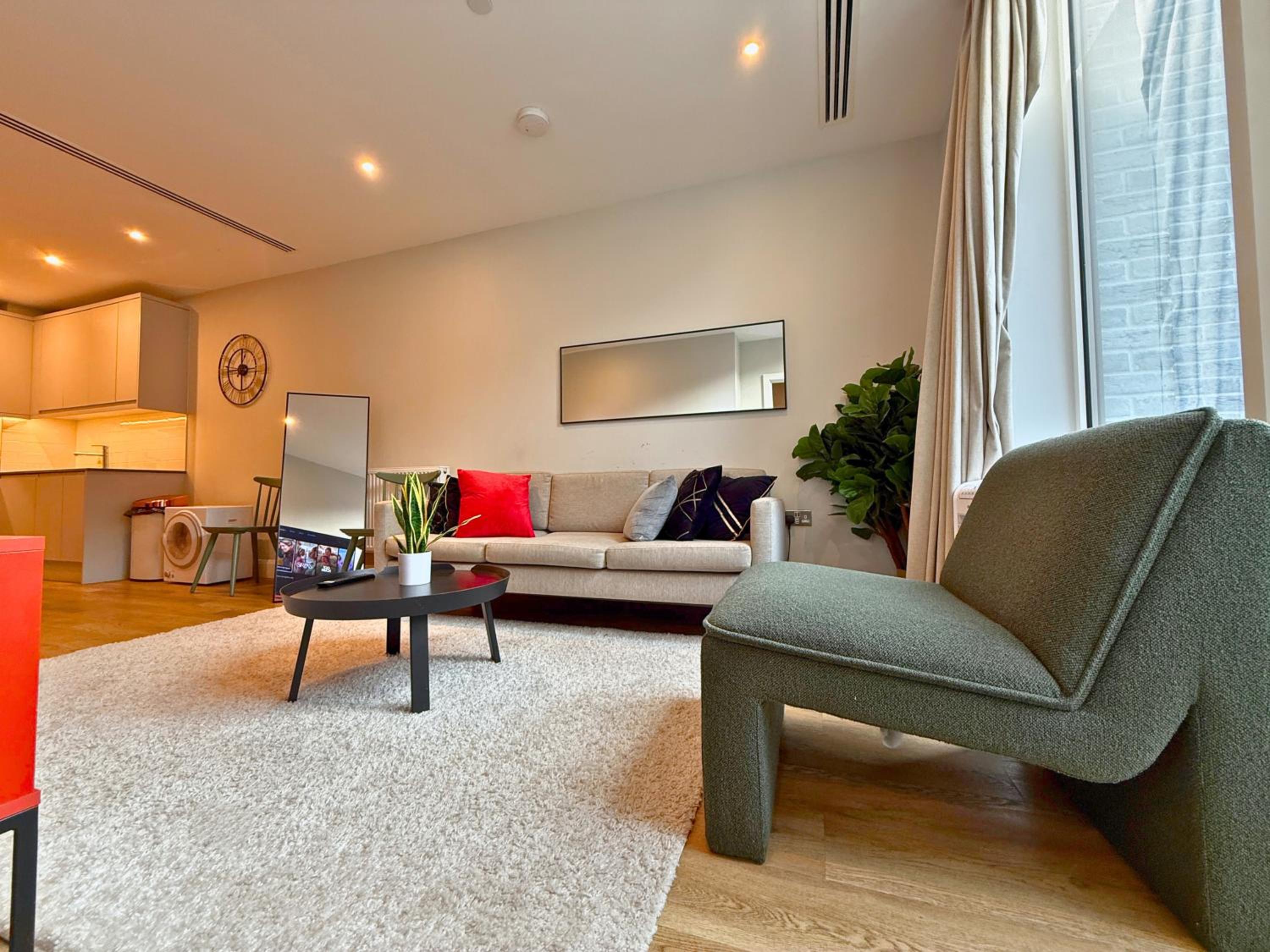 1600ft 2Bed 3Bath near Battersea Power Station, Private Gated & AC, 1000MB Fast Internet speed