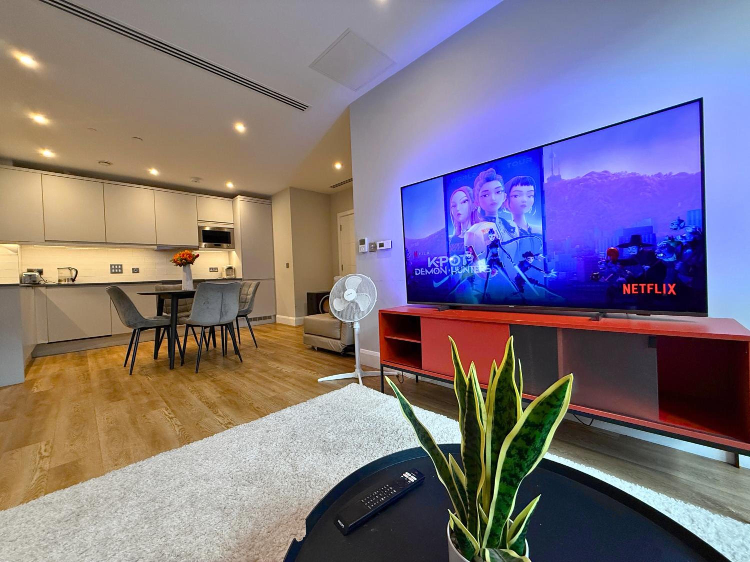 1600ft 2Bed 3Bath near Battersea Power Station, Private Gated & AC, 1000MB Fast Internet speed
