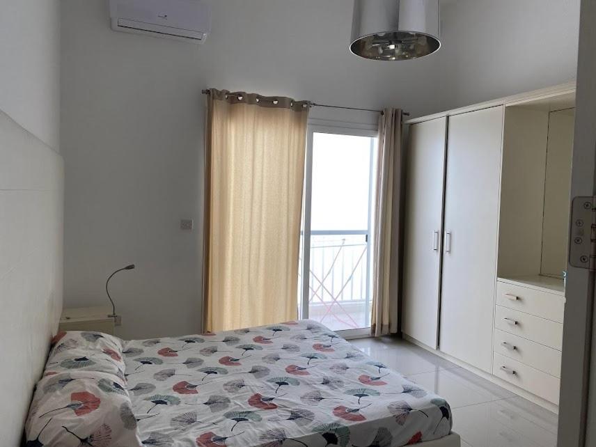 Serenity Large 4 bedroom 2 bathroom- in Swieqi over a valley