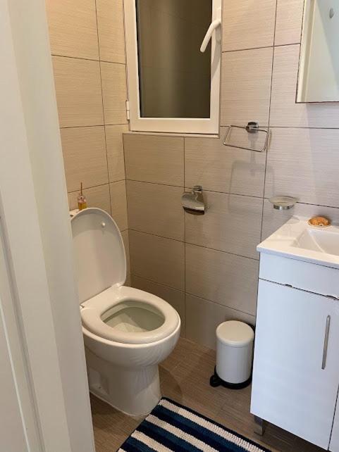 Serenity Large 4 bedroom 2 bathroom- in Swieqi over a valley