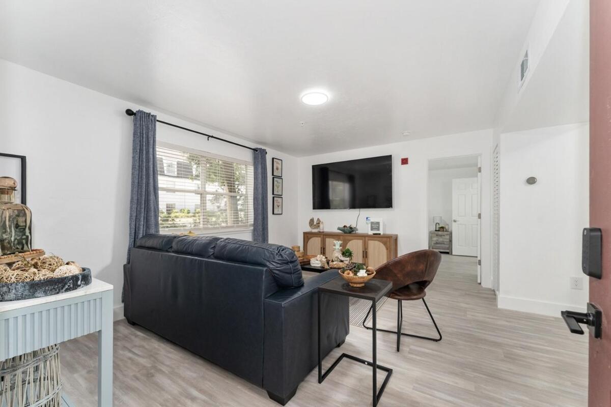 Cozy UF condo off Archer Road - Near Shands & VA !