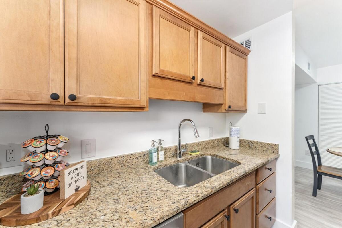 Cozy UF condo off Archer Road - Near Shands & VA !